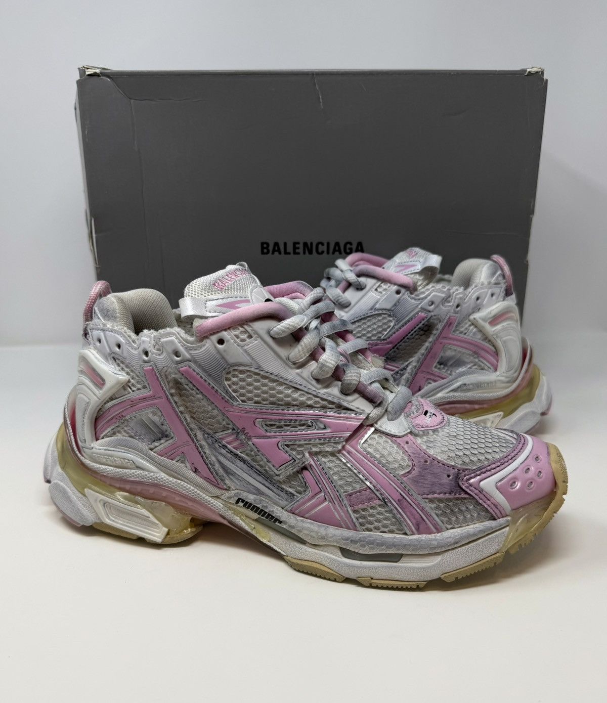 Balenciaga Balenciaga Runner Sneaker Pink/White Size US 10 / IT 40 - 1 Thumbnail