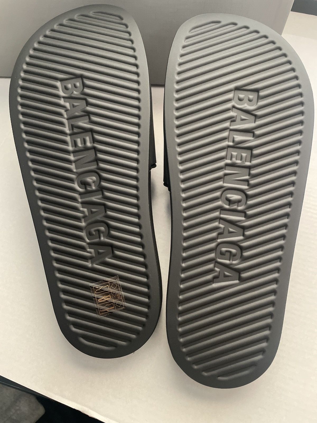 Balenciaga BB pool slides Rubber/ BB injection Size US 9 / IT 39 - 8 Thumbnail