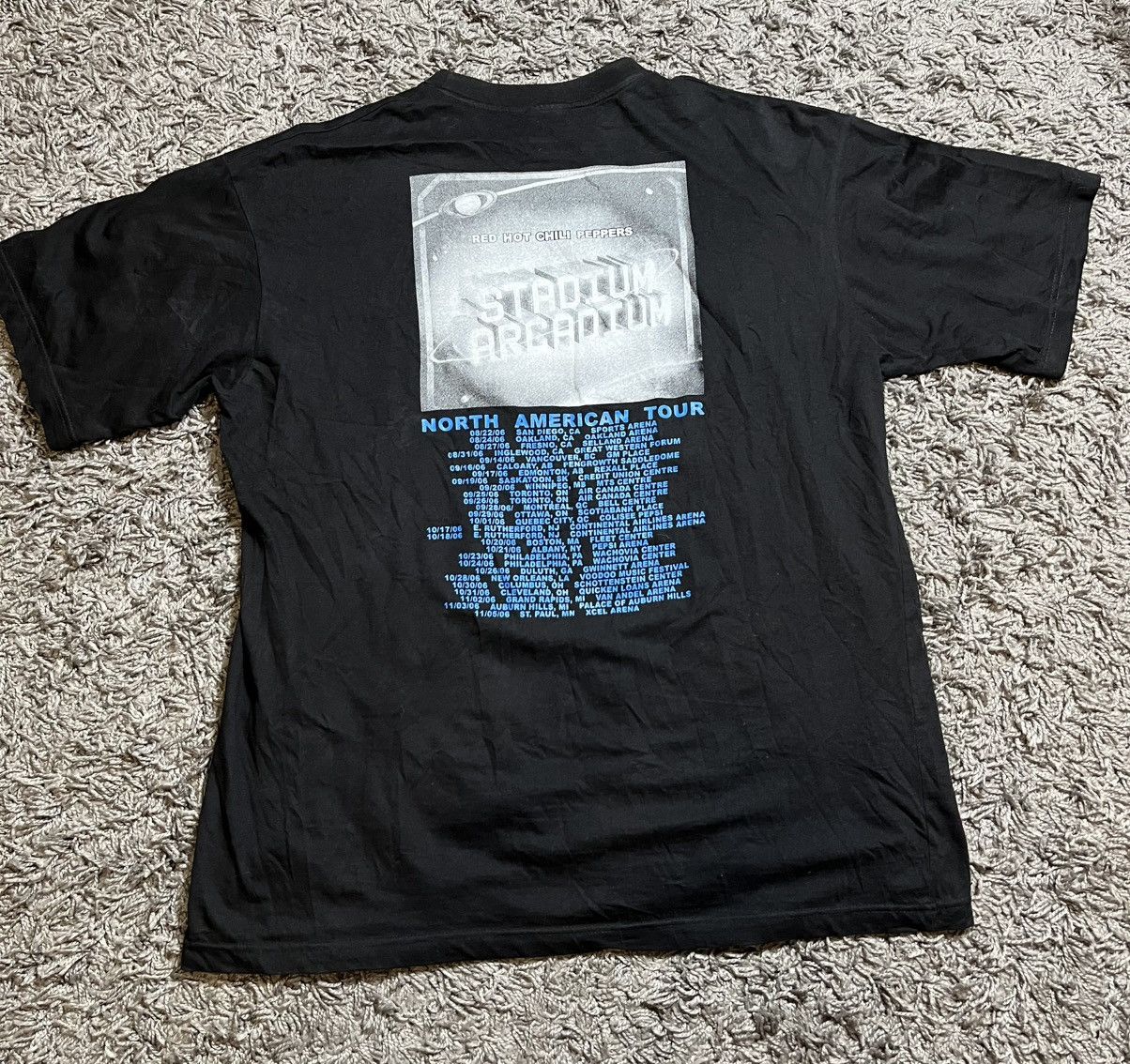 Band Tees × Vintage RED HOT CHILI PEPPERS 2006 STADIUM ARCADIUM TOUR T-SHIRT Size US XXL / EU 58 / 5 - 5 Thumbnail