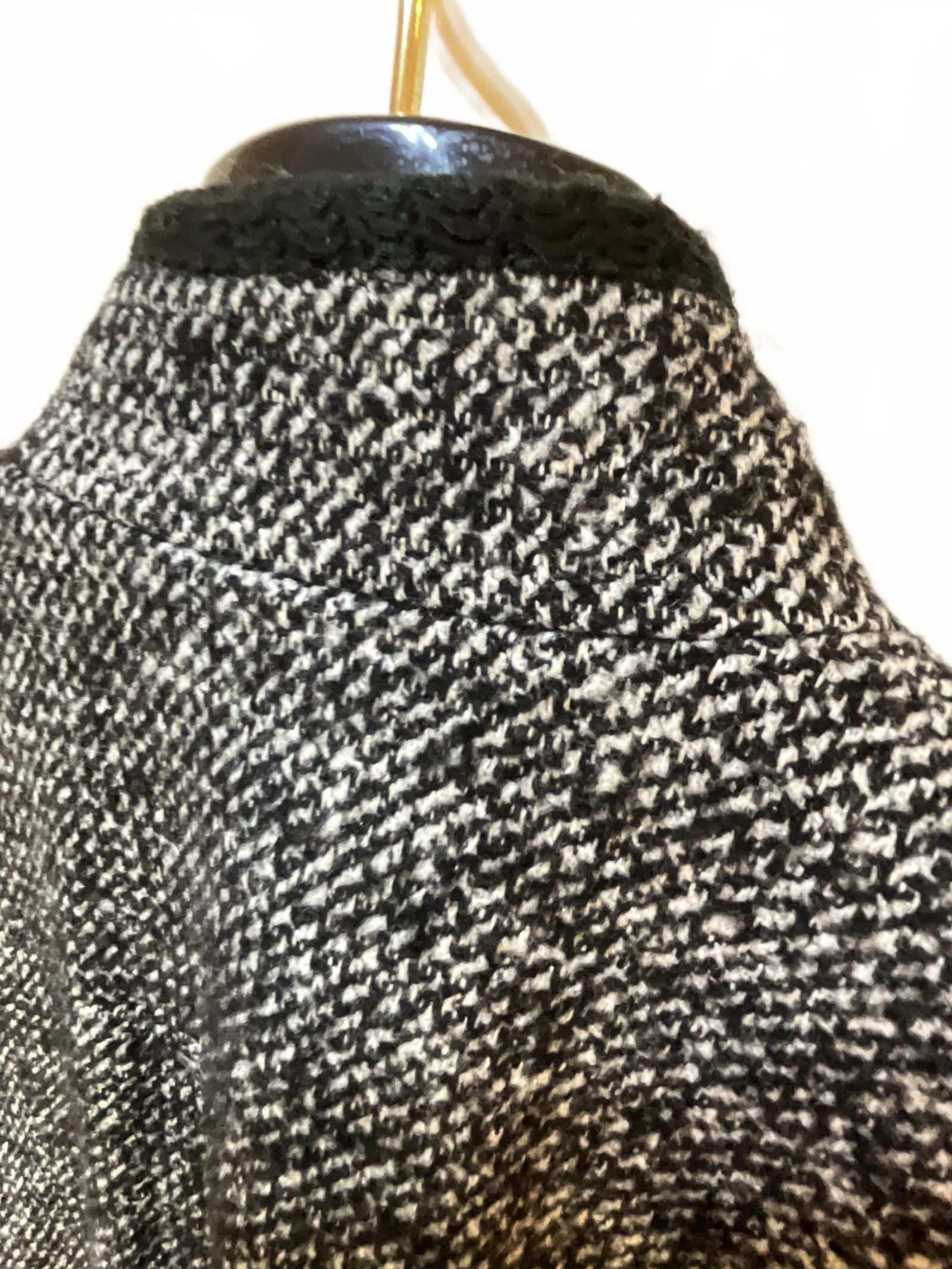 Neiman Marcus Elie Tahari/ Bergdoff Goodman Black and White Tweed Jacket M Size M / US 6-8 / IT 42-44 - 4 Thumbnail