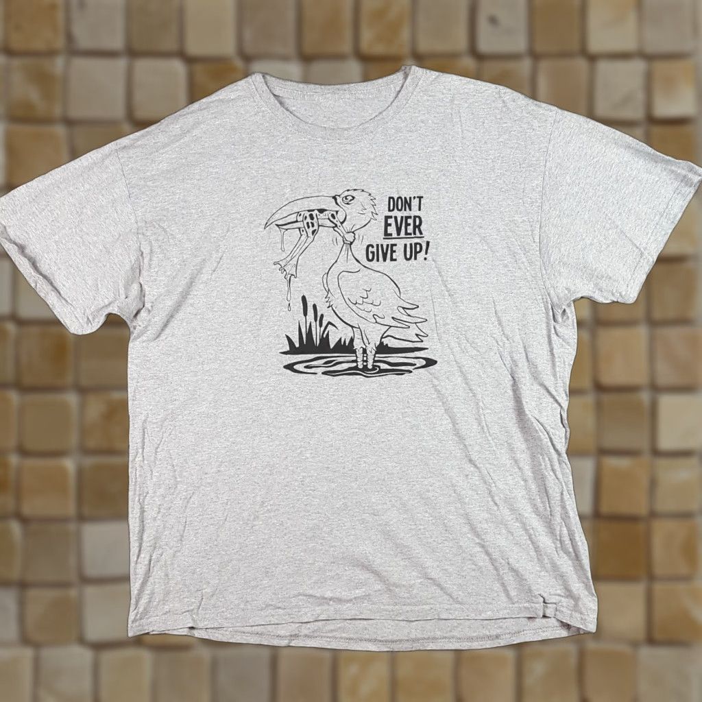 Fruit Of The Loom VINTAGE Never Give Up Motivational Poster T-Shirt Men XL Gray Cotton 90s Frog Swamp Retro Logo Fruit of the Loom Mens XL Size US XL / EU 56 / 4 - 1 Thumbnail