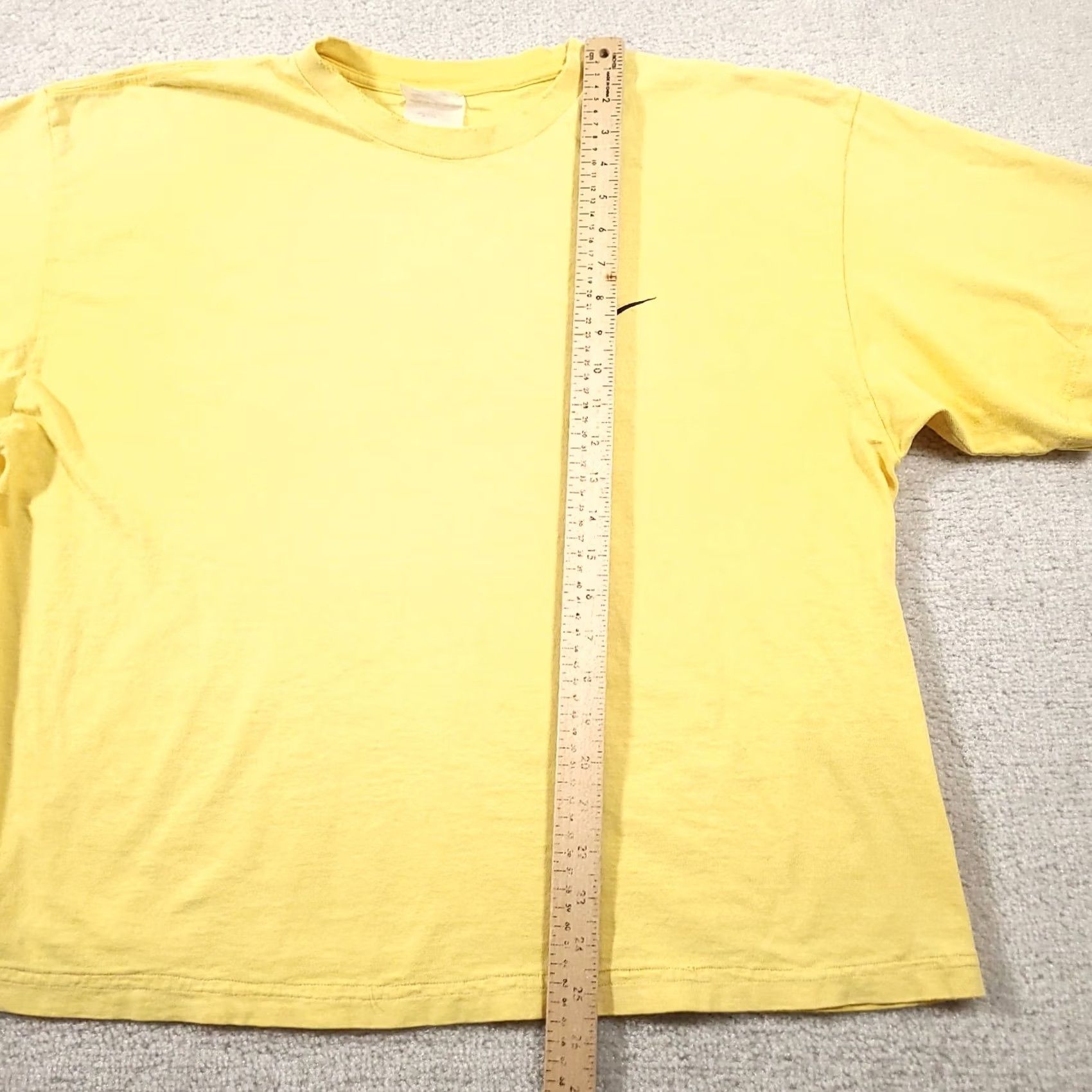 Nike VINTAGE Nike Shirt Mens XL Yellow Swoosh Short Sleeve Crewneck Faded Grunge Size US XL / EU 56 / 4 - 5 Thumbnail