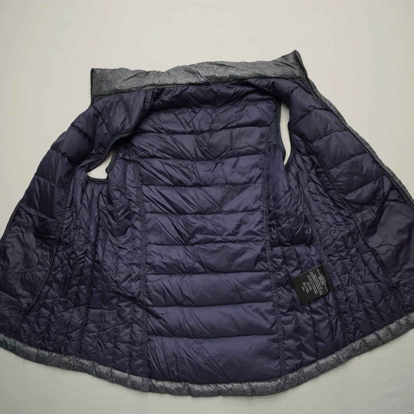Vintage 32 Degrees Down Puffer Vest Womens Small Gray Zip Insulated Lightweight Outdoor Vest - No Sleeves Mid-Length #Hiking #Travel Mens Womens Girls Boys Size S / US 4 / IT 40 - 2 Thumbnail