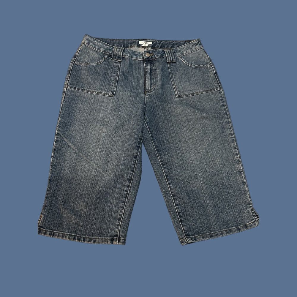 Vintage Cato Jeans Capri Shorts Mid Rise 5-Pocket Blue Denim Womens Capris Capri 16 Medium Wash Flap Pockets Belt Loops Slit Vintage No Size 38" / US 16 / IT 52 - 1 Thumbnail