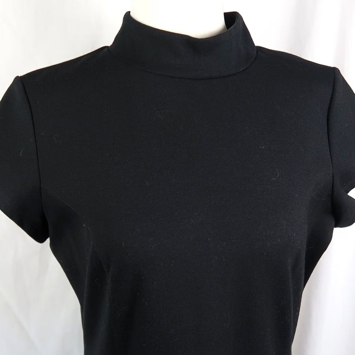Liz Claiborne Liz Claiborne Black Mockneck Sheath Dress Knee Length S Petite Dress Womens Black Mock Neck Knee Length Short Sleeve Zip Back Polyester Rayon Spandex Size S / US 4 / IT 40 - 2 Thumbnail