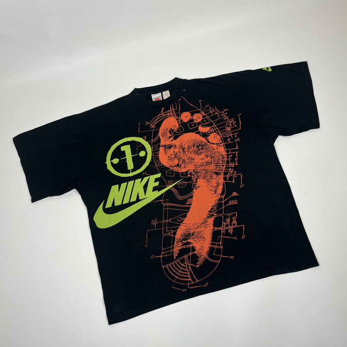 Nike Vintage Nike Tee 90s footprint Rare Size US XXL / EU 58 / 5 - 3 Thumbnail