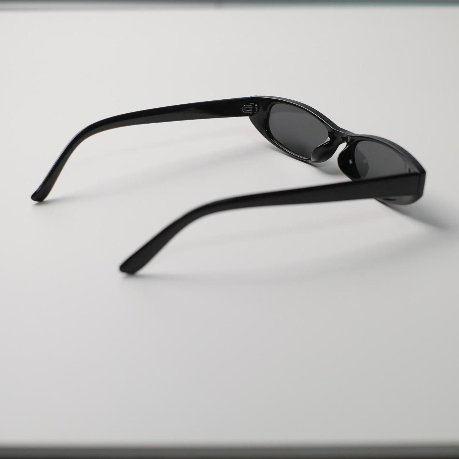 Japanese Brand Y2k Vtg Avant Garde Rectangular Black Sunglasses Unisex OS Size ONE SIZE - 5 Thumbnail