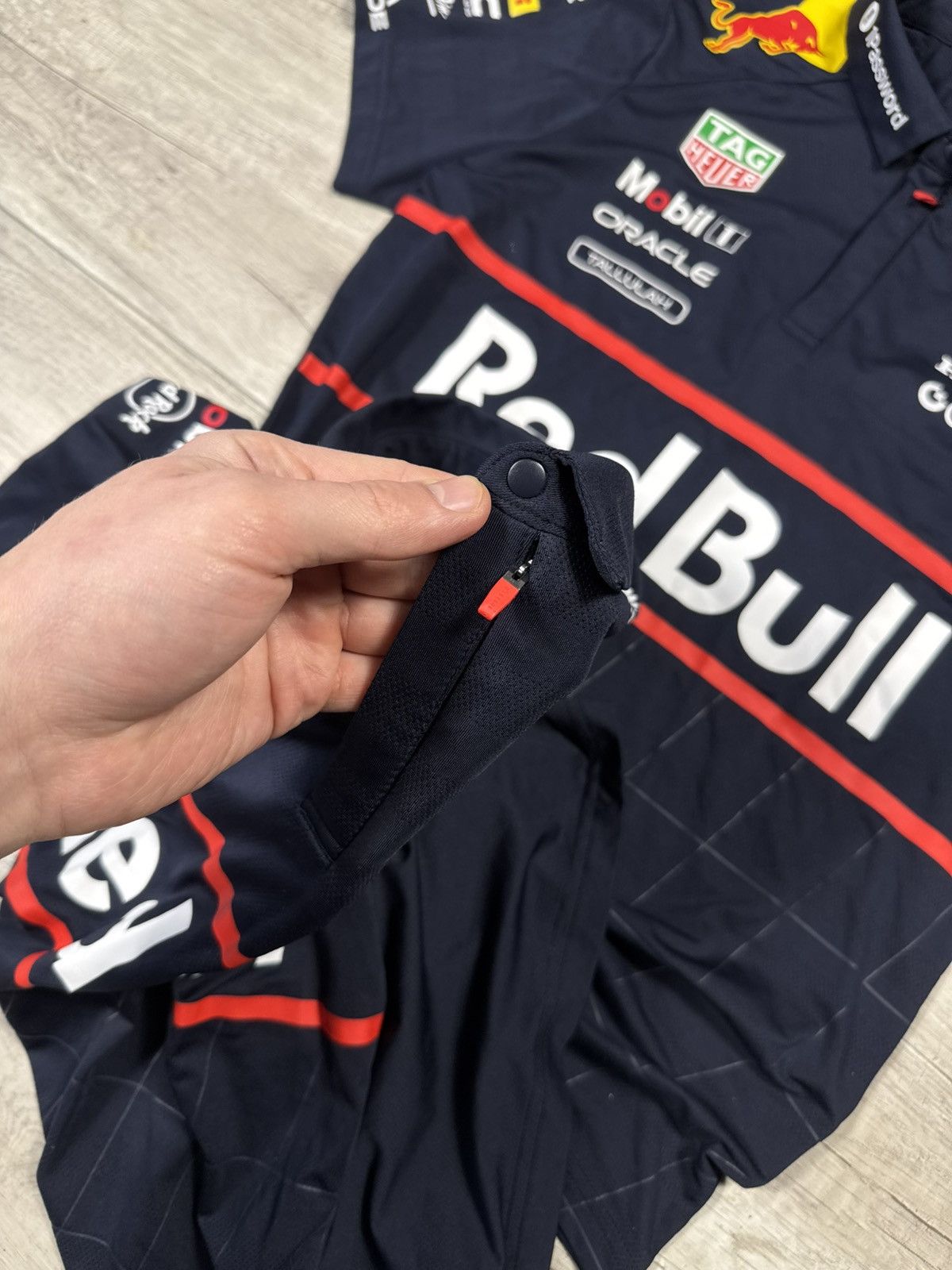 Red Bull 2025 Oracle Red Bull Honda Racing Mobil 1 Team Castore Polo Size M / US 6-8 / IT 42-44 - 6 Thumbnail