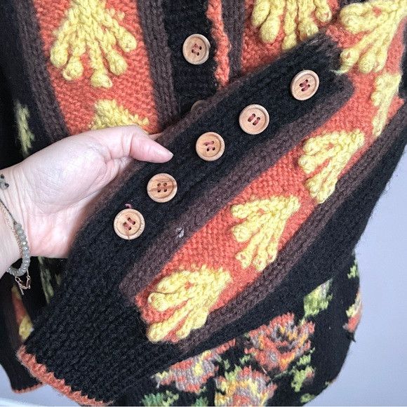 Vintage Vintage Handmade 3D Flowers Half Button Sweater - S / M Size S / US 4 / IT 40 - 4 Thumbnail