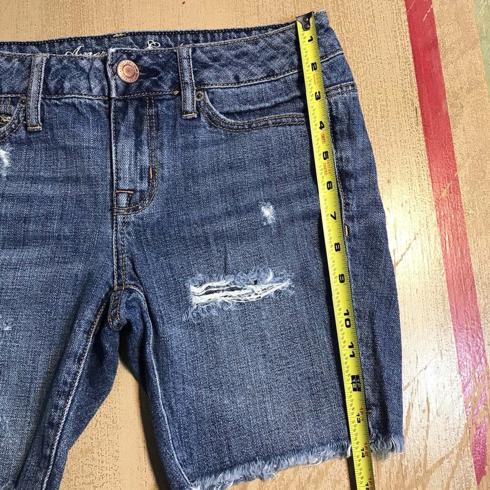 American Eagle Outfitters American Eagle Outfitters Shorts Denim Blue 00 Regular 7 in Inseam 7.5 in Rise Medium Wash Distressed Raw Hem 5-Pocket Zipper Button Womens Shorts Size 24" / US 00 / IT 34 - 5 Thumbnail