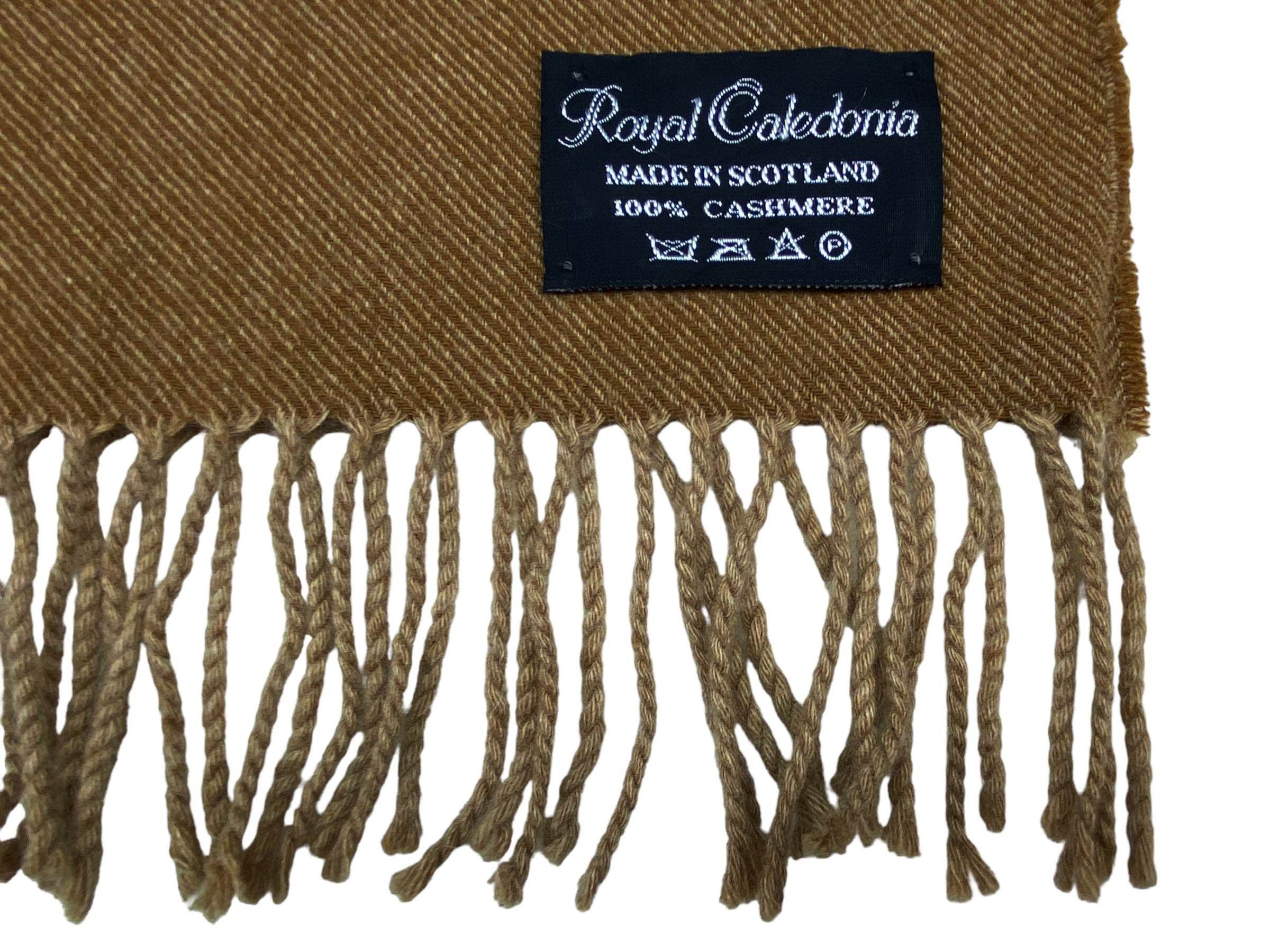 Vintage Royal Caledonia scarf Vintage Scarves Made in Scotland Size ONE SIZE - 9 Thumbnail