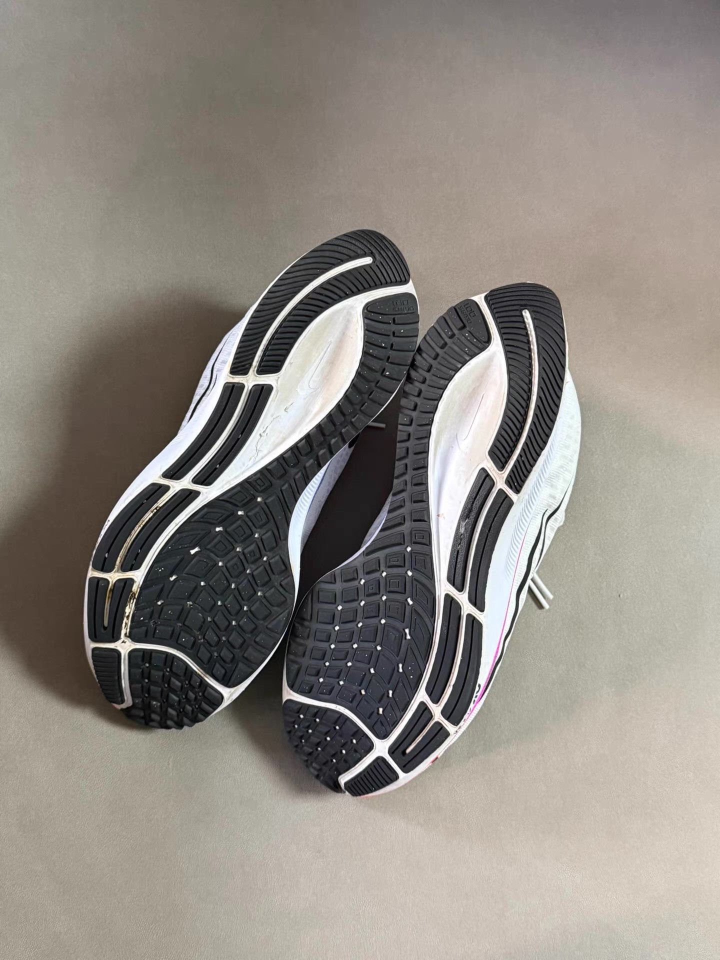 Nike Nike Pegasus 37 White Rainbow Ｑ20 Size US 8 / EU 41 - 5 Thumbnail