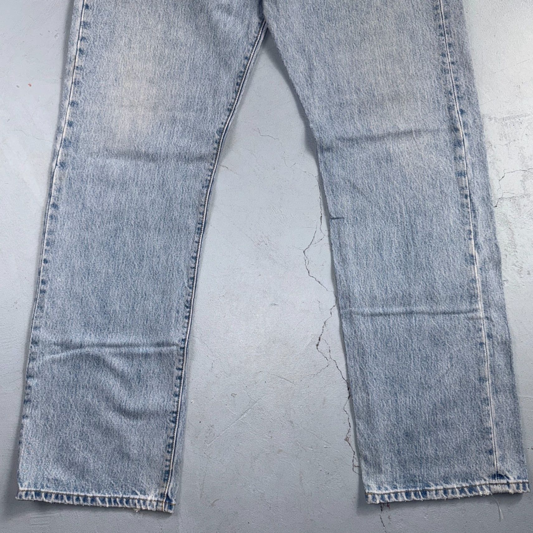 Levi's VINTAGE Levi's 501 Jeans 90s XX Straight Leg Blue Light Wash 38x34 Mens Size US 38 / EU 54 - 3 Thumbnail