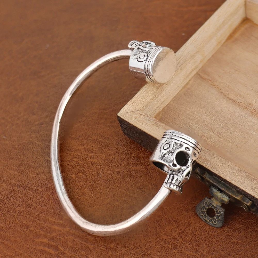 Jewelry Skull Head Twist Cuff Bracelet Size ONE SIZE - 1 Thumbnail
