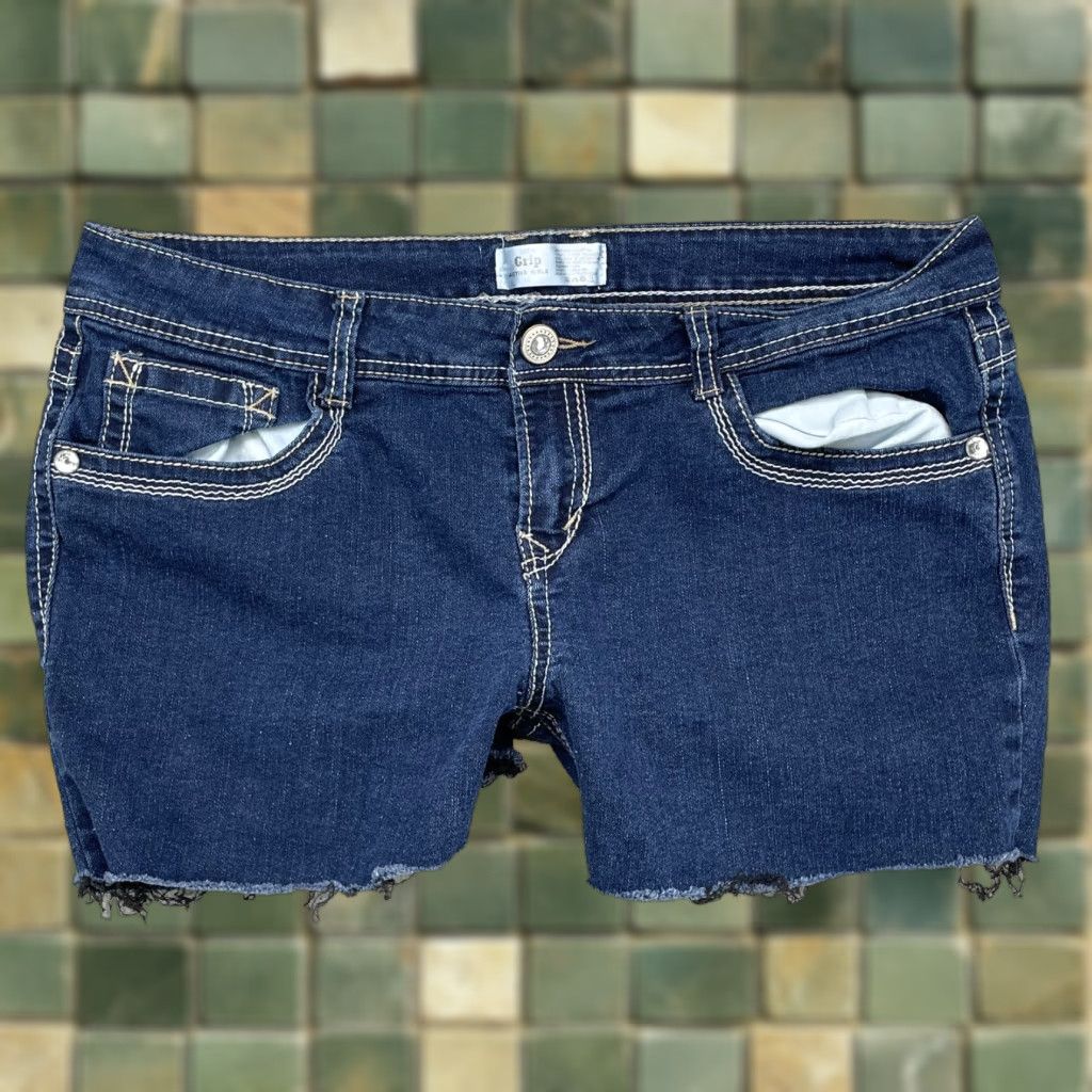 Vintage Grip Jean Short Women 36* Raw Hem Y2K Daisy Duke 90s American Preppy Rodeo Denim Short Women 36 Blue Western Made by Get a Grip Mens? Size 25" / US 0 / IT 36 - 1 Thumbnail