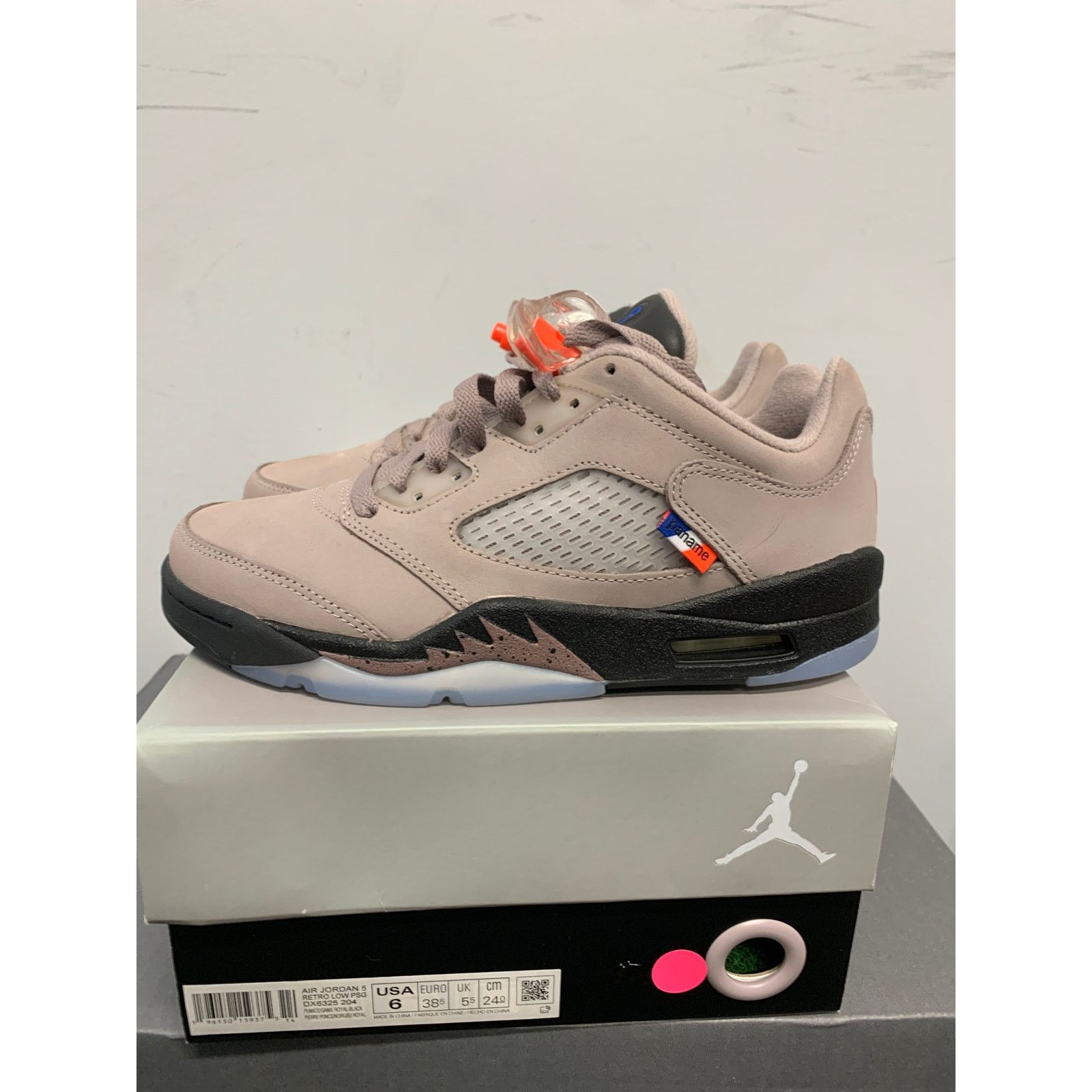 Nike Nike Air Jordan 5 Retro Low PSG 2022 Size 6 BRAND NEW Size US 6 / EU 39 - 4 Thumbnail