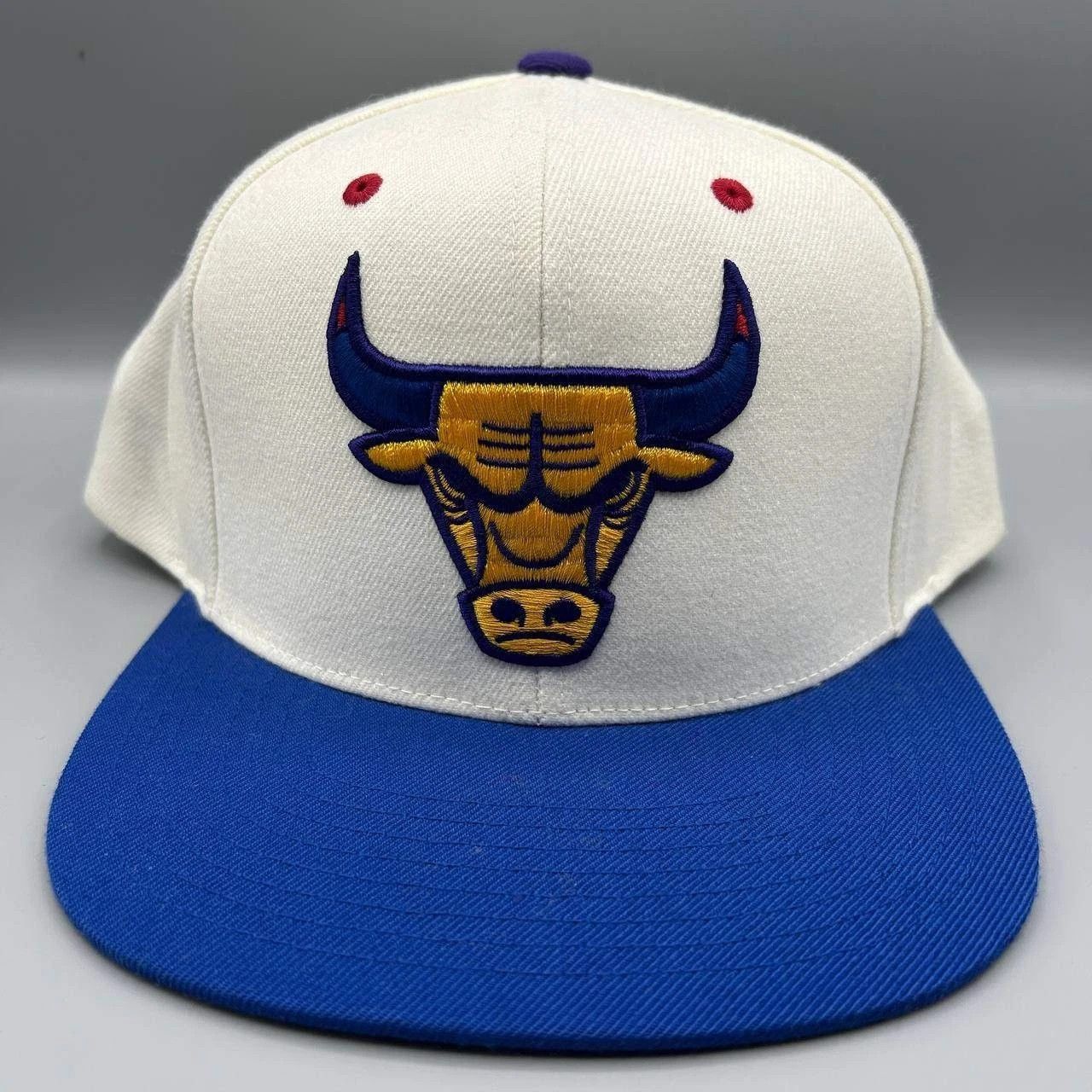 Mitchell & Ness Chicago Bulls Hat Men White Blue Embroidered Snap Back Cap Size ONE SIZE - 1 Thumbnail