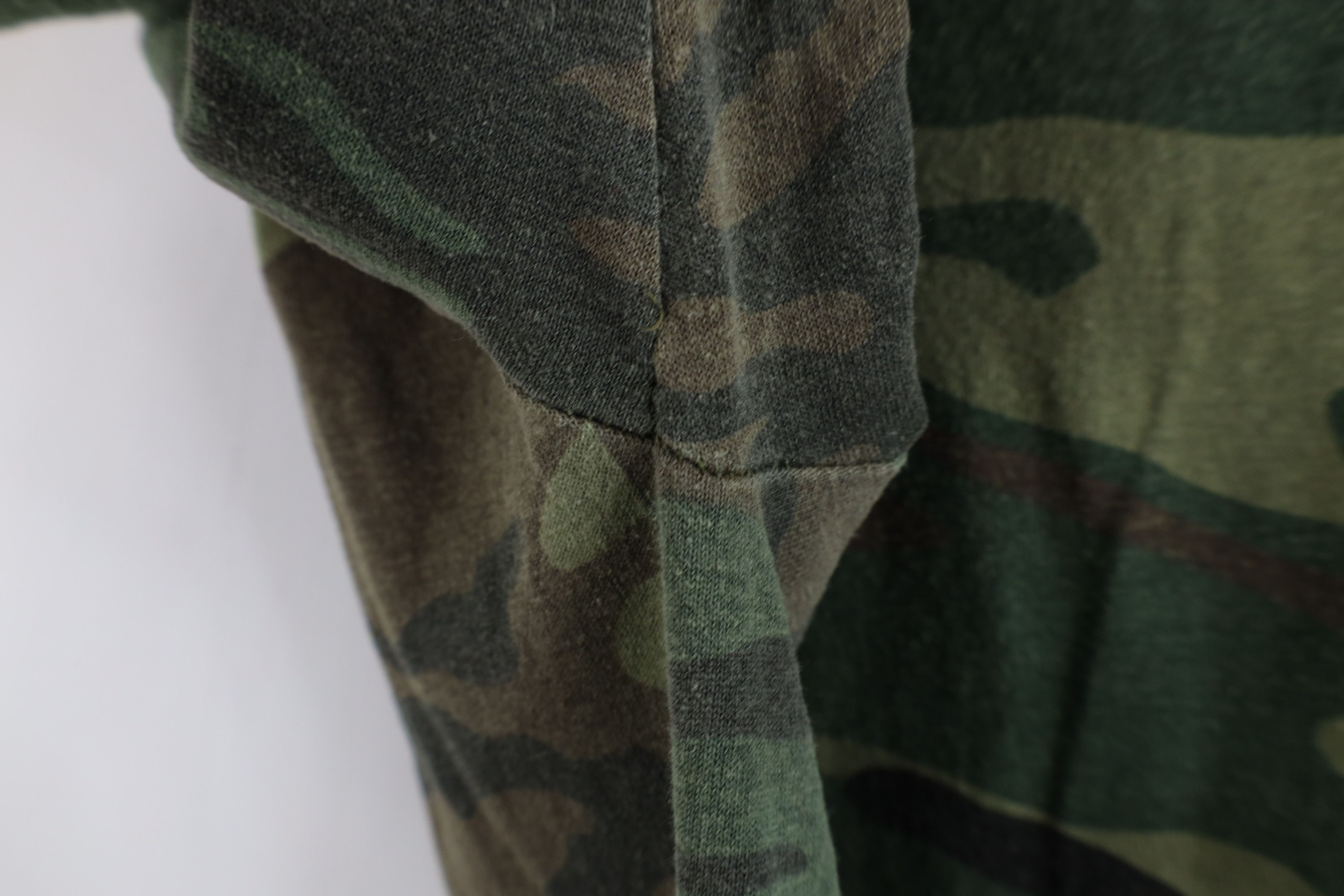Vintage Vintage 70s 80s Streetwear Thin Camouflage T-Shirt USA Size US L / EU 52-54 / 3 - 6 Thumbnail