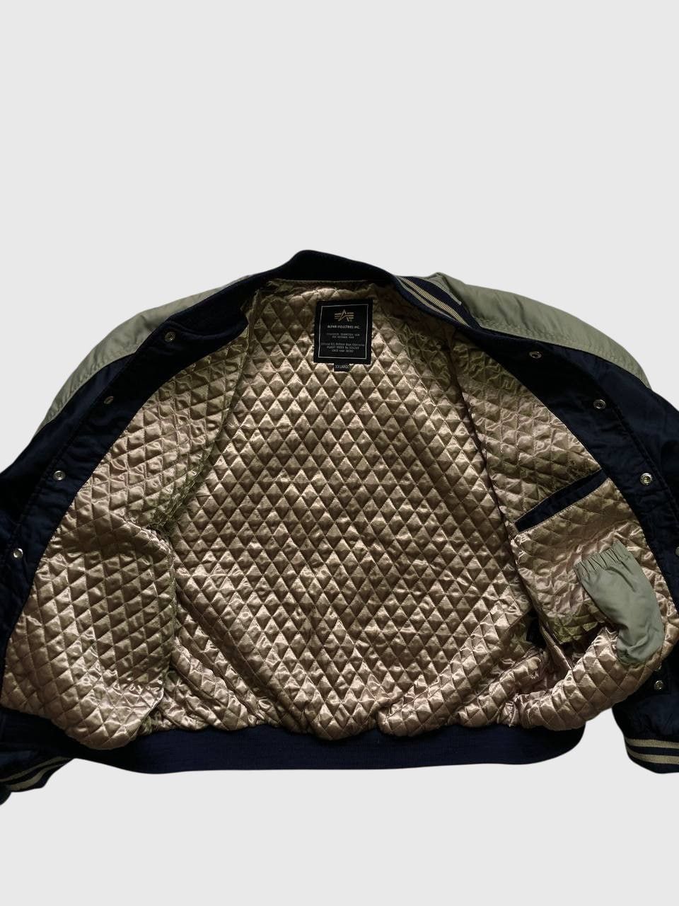 ALPHA INDUSTRIES x BOMBER x VINTAGE