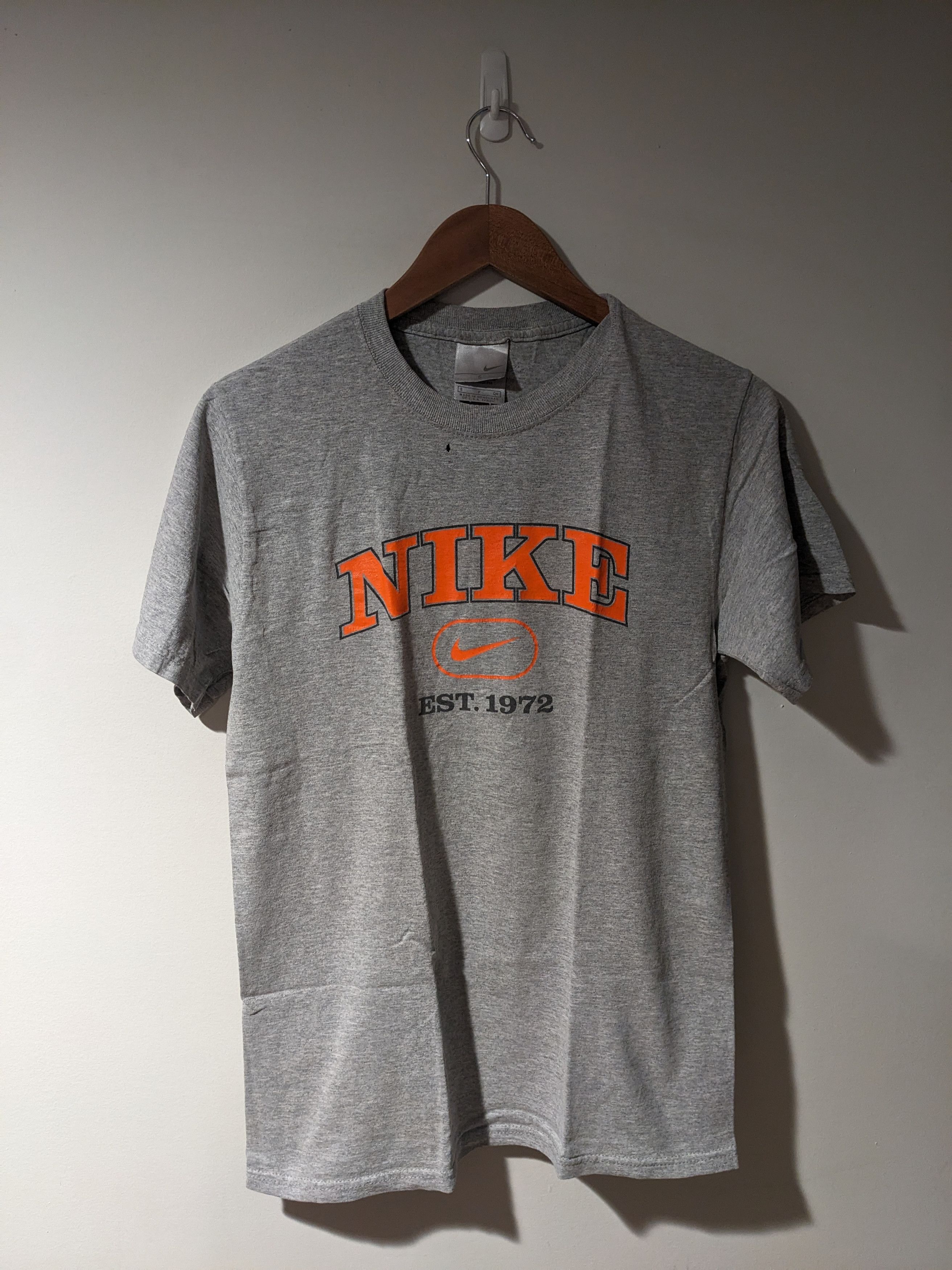Nike × Vintage Vintage Y2K Nike Center Swoosh Gray Small T-Shirt Size US S / EU 44-46 / 1 - 1 Thumbnail