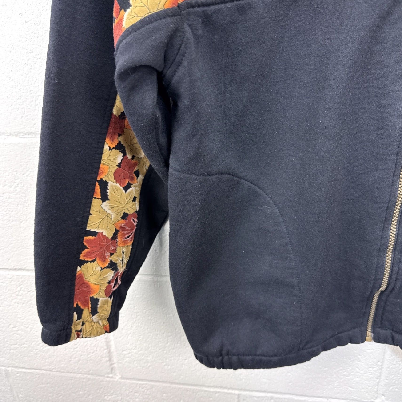 Vintage VINTAGE CityScape Sweater Sweatshirt Full Zip Knit Long Sleeve Unisex Adults M Black Fall 90s Maple Leaf Zip Pockets Logo Size US M / EU 48-50 / 2 - 6 Thumbnail