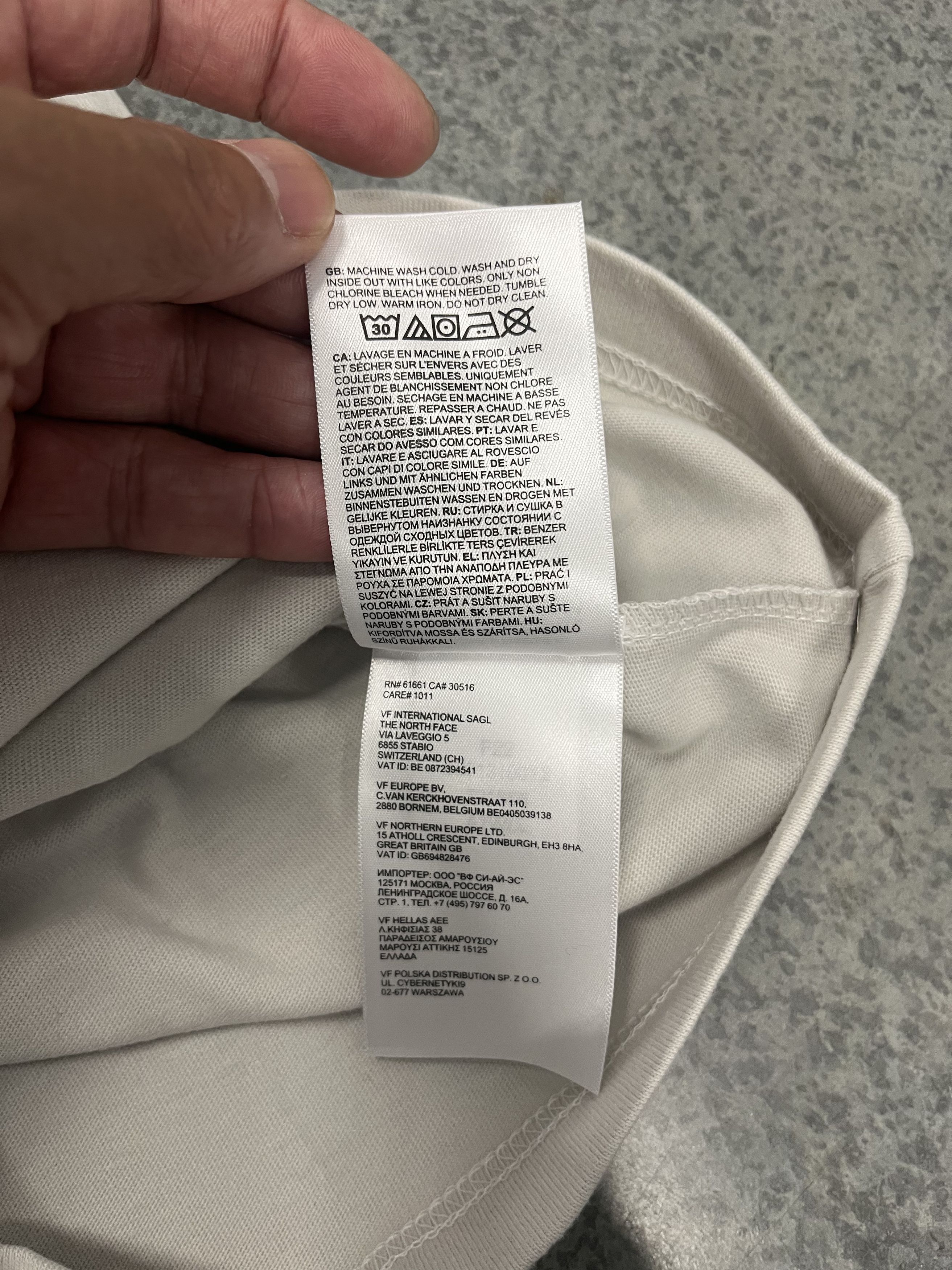 Kaws × The North Face KAWS x The North Facce t-shirt Moonlight Ivory XL Size US XL / EU 56 / 4 - 8 Thumbnail