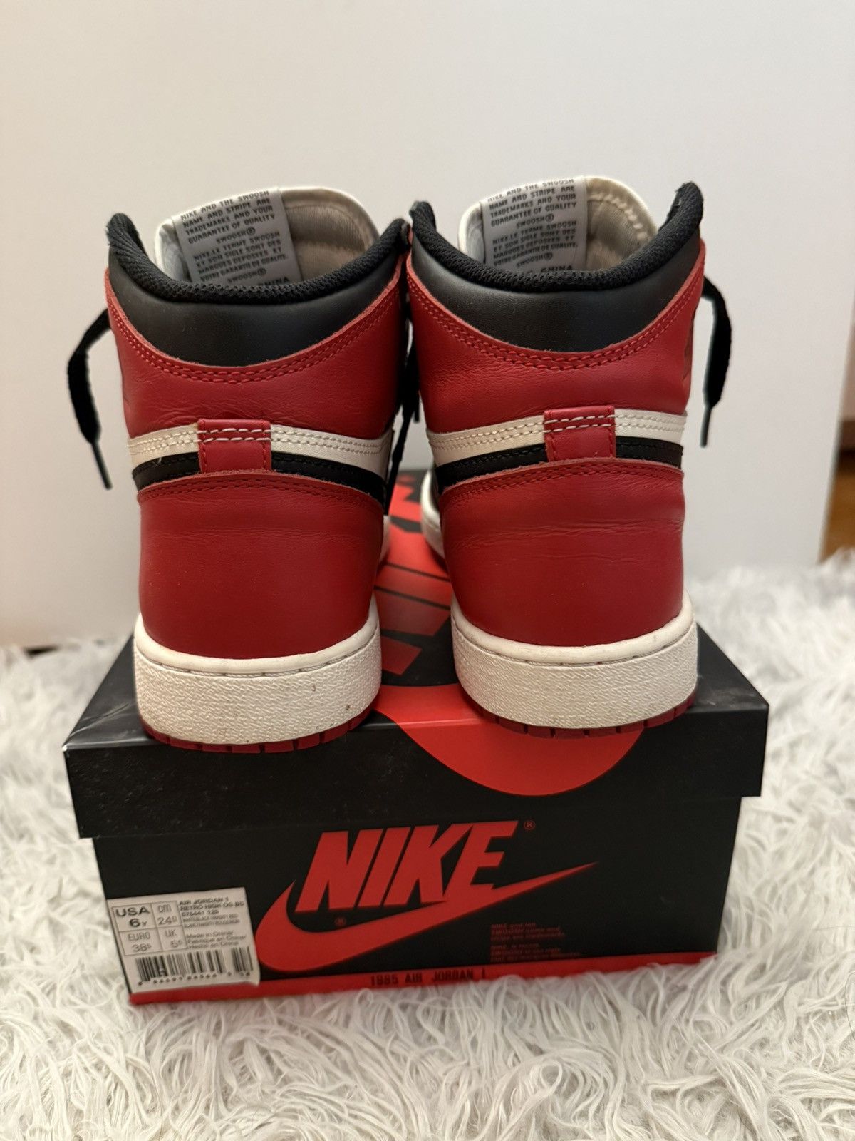Nike Air Jordan Retro 1 High OG GS Black Toe Size US 6 / EU 39 - 4 Thumbnail