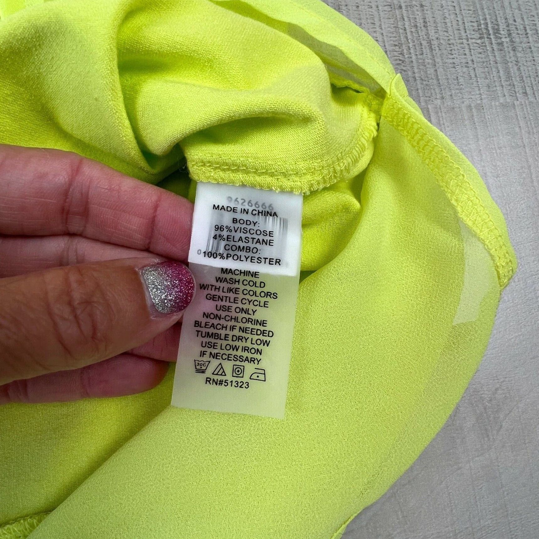 Vince Camuto Vince Camuto Women's Petite Small Yellow Short Sleeve Blouse Sheer Shoulder Hem Top Size S / US 4 / IT 40 - 4 Thumbnail
