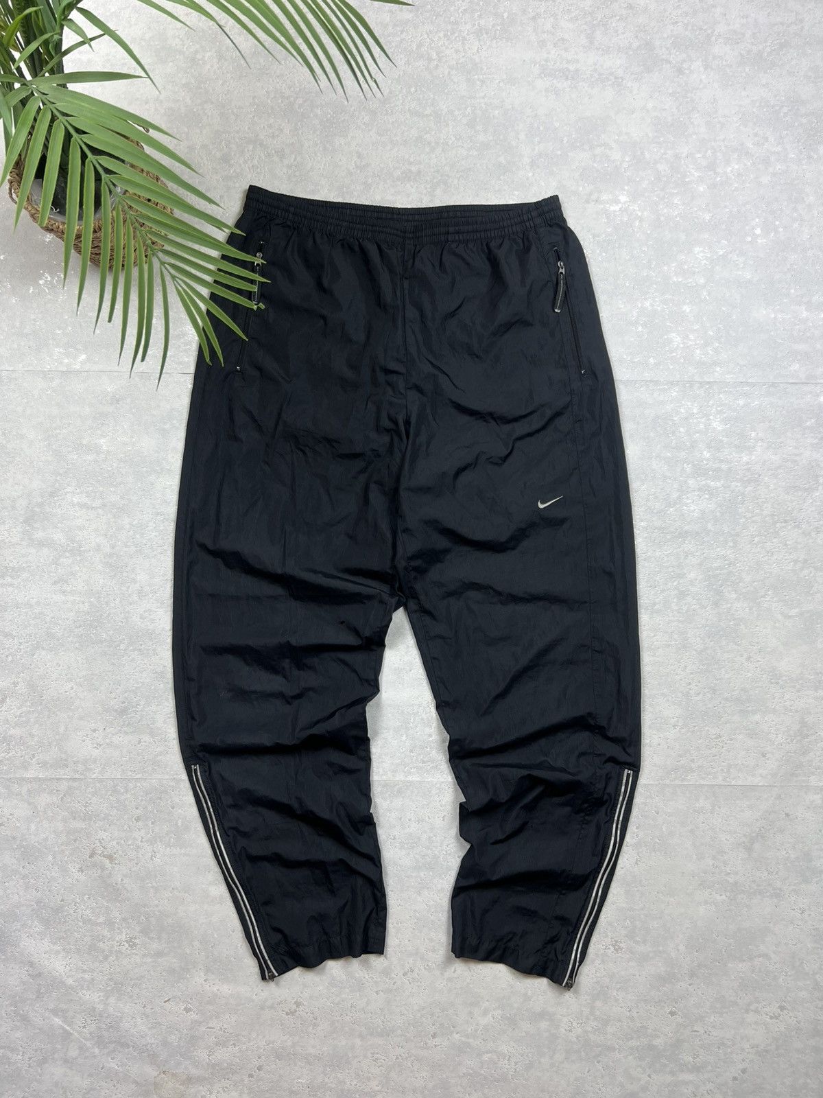 Nike 90s Nike Swoosh Vintage Drill Gorpcore Parachute Nylon Pants Size US 32 / EU 48 - 1 Thumbnail