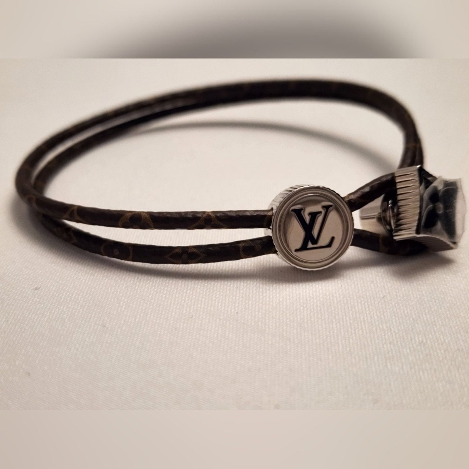 Louis Vuitton Authentic Louis Vuitton Catch It Monogram Eclipse New Rare Size ONE SIZE - 11 Thumbnail