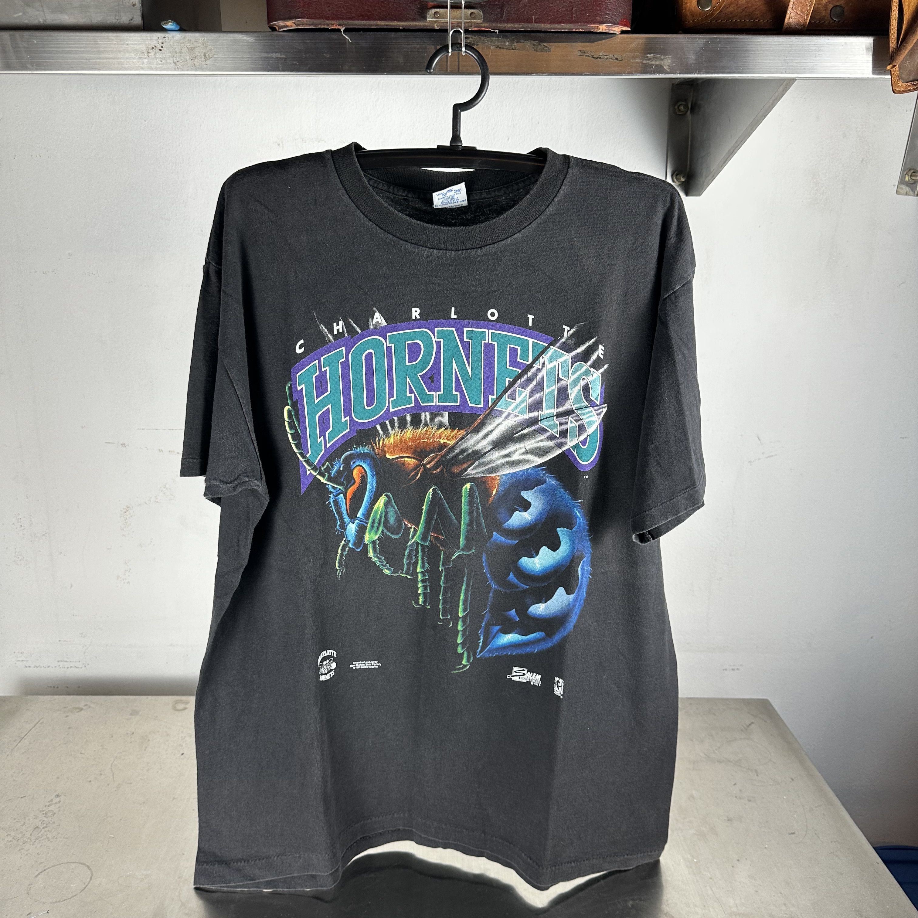 Vintage Vintage 90s Charlotte Hornets NBA Salem Sportswear T-shirt Size US XL / EU 56 / 4 - 1 Thumbnail