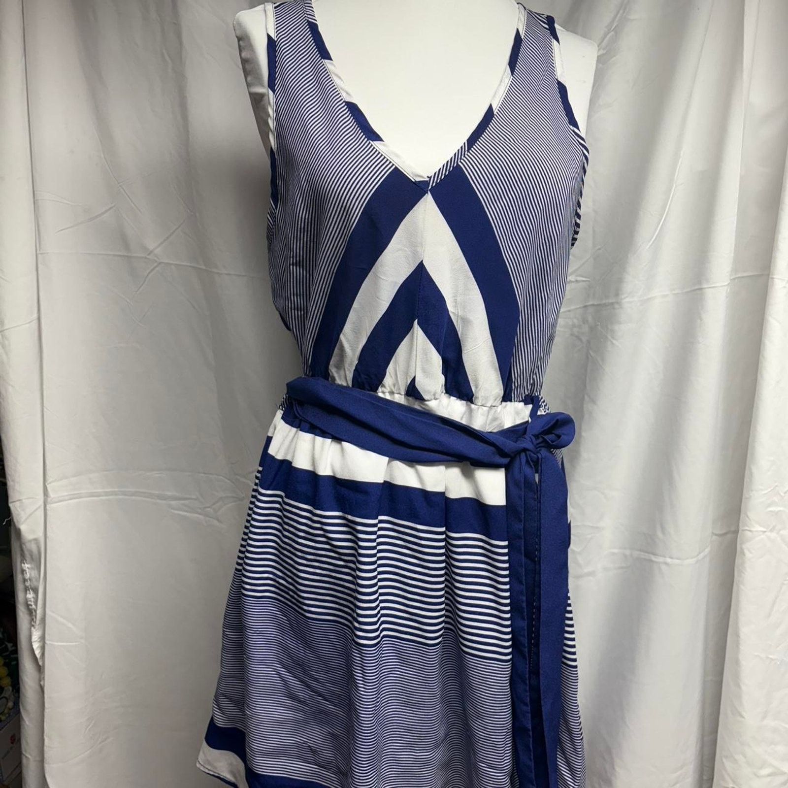 Other Blue and white striped buttons Size L / US 10 / IT 46 - 1 Thumbnail
