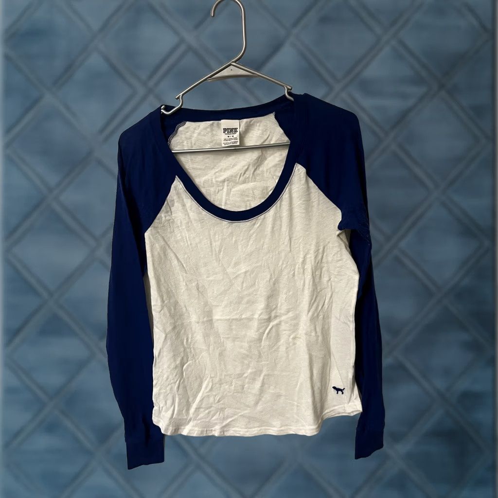 Victoria's Secret Victoria's Secret Pink T-Shirt Womens M Long Sleeve White Blue V Neck Pullover Size M / US 6-8 / IT 42-44 - 1 Thumbnail