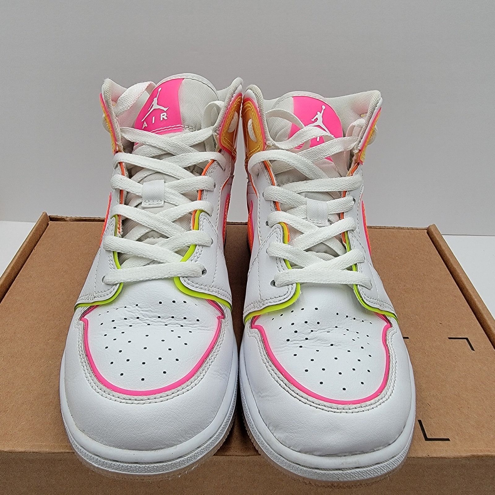 Nike Nike Air Jordan 1 Mid SE GS 'Edge Glow' Sz 6.5Y/8W CV4611100 Size US 8 / IT 38 - 3 Thumbnail