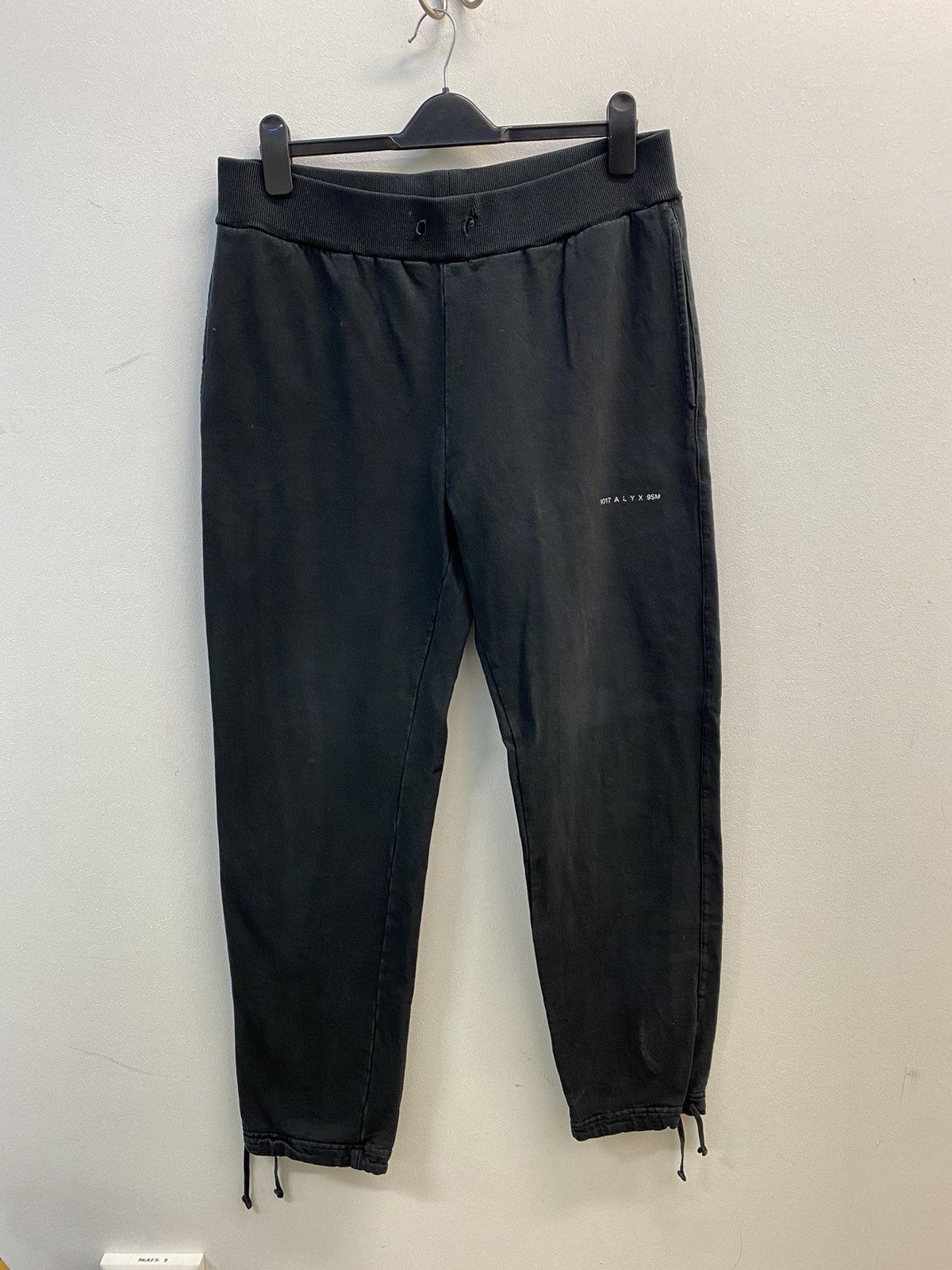 1017 ALYX 9SM 1017 ALYX 9SM Sweatpants – Black Size US 34 / EU 50 - 1 Thumbnail