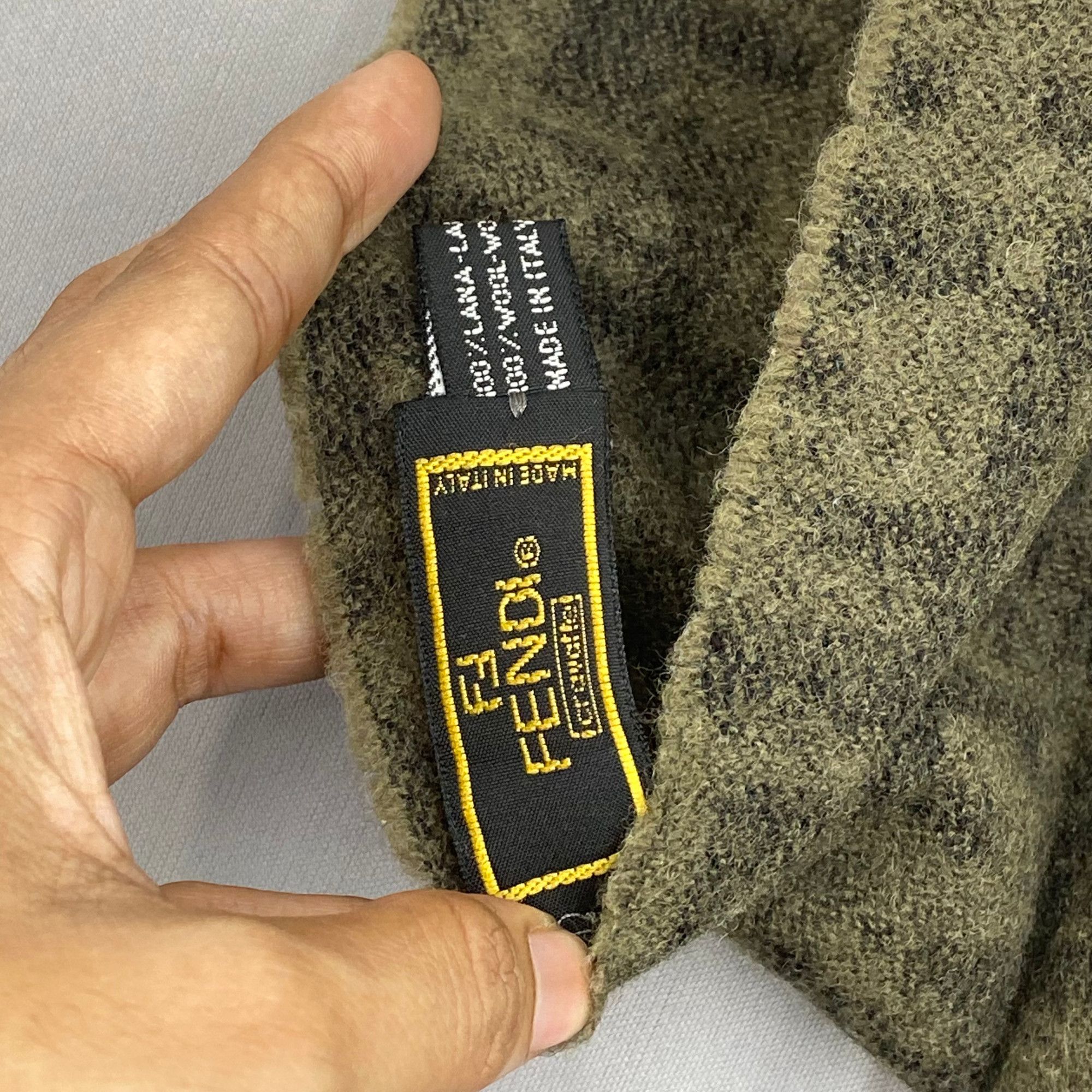 Japanese Brand Vintage Fendi Scarf Muffler Wool FF Monogram Winter Scarves Size ONE SIZE - 5 Thumbnail