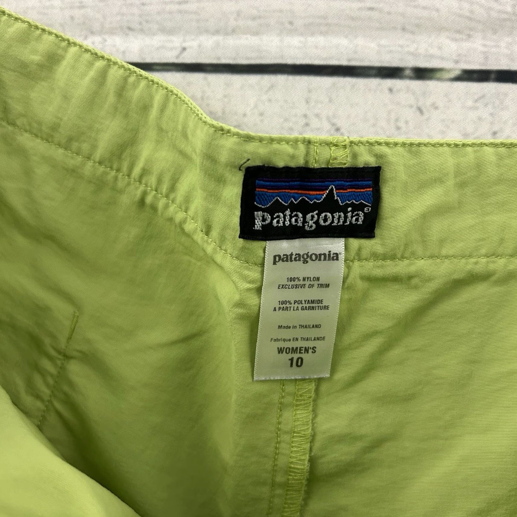 Patagonia Patagonia Womens 10 Green Nylon Hiking Outdoor Casual Button Shorts Size 32" / US 10 / IT 46 - 2 Thumbnail