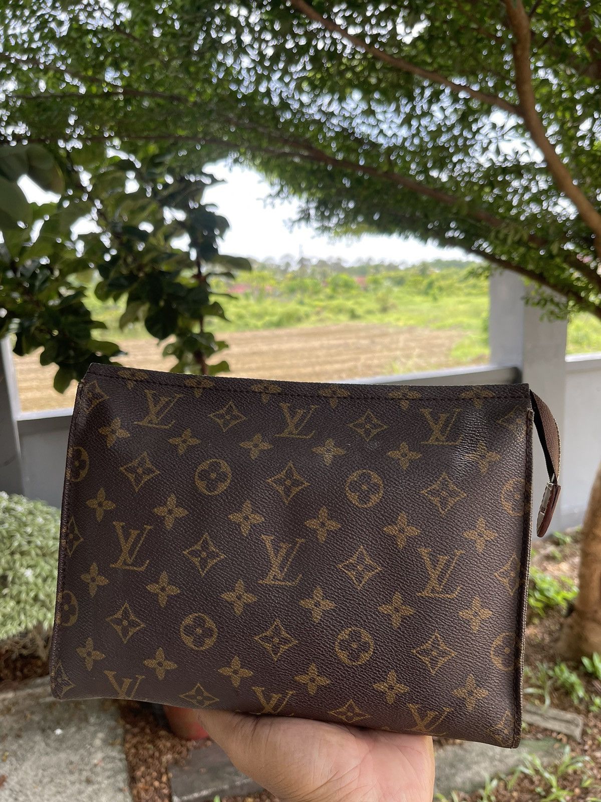 Louis Vuitton Authentic LOUIS VUITTON Mono Porce Toilette Bag Size ONE SIZE - 6 Thumbnail