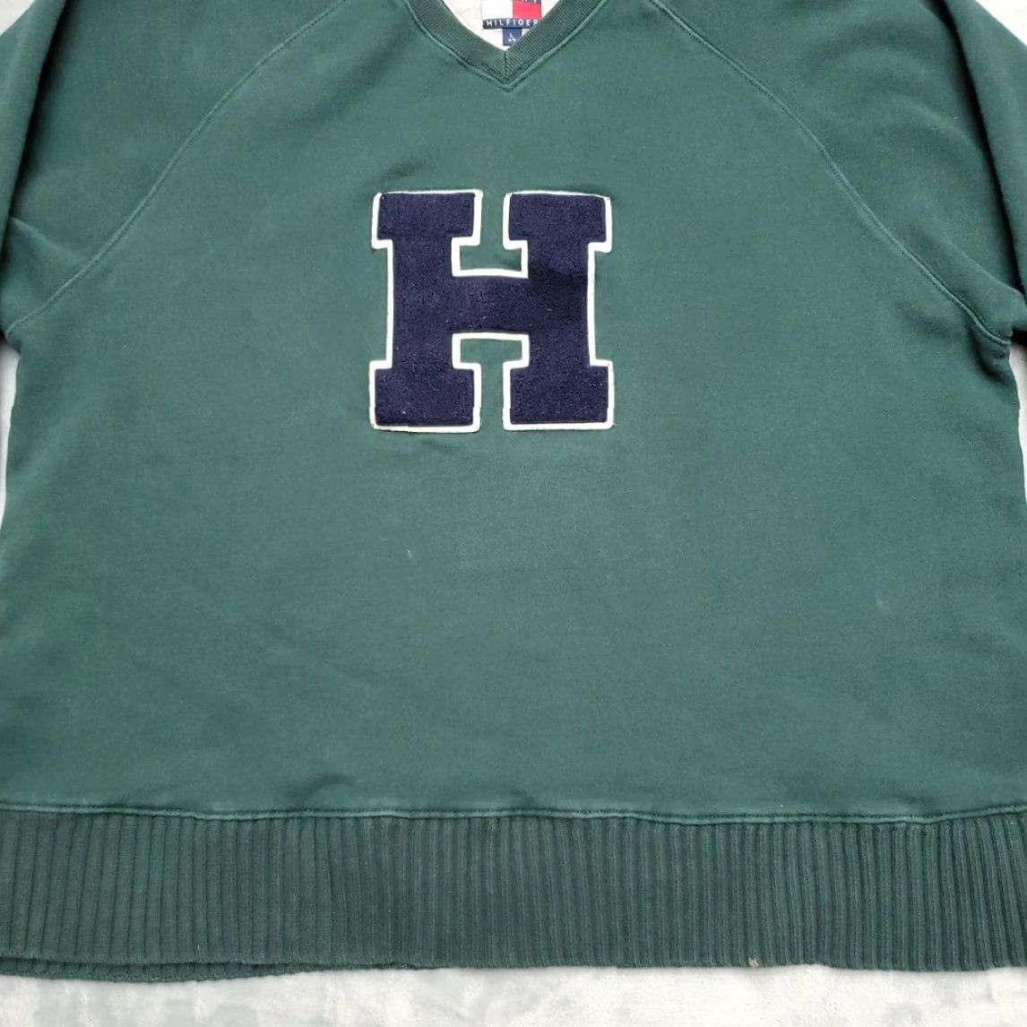 Tommy Hilfiger VINTAGE Tommy Hilfiger Sweater Mens L Green Chenille V-neck Pullover USA Casual 90s Mens Size US L / EU 52-54 / 3 - 2 Thumbnail