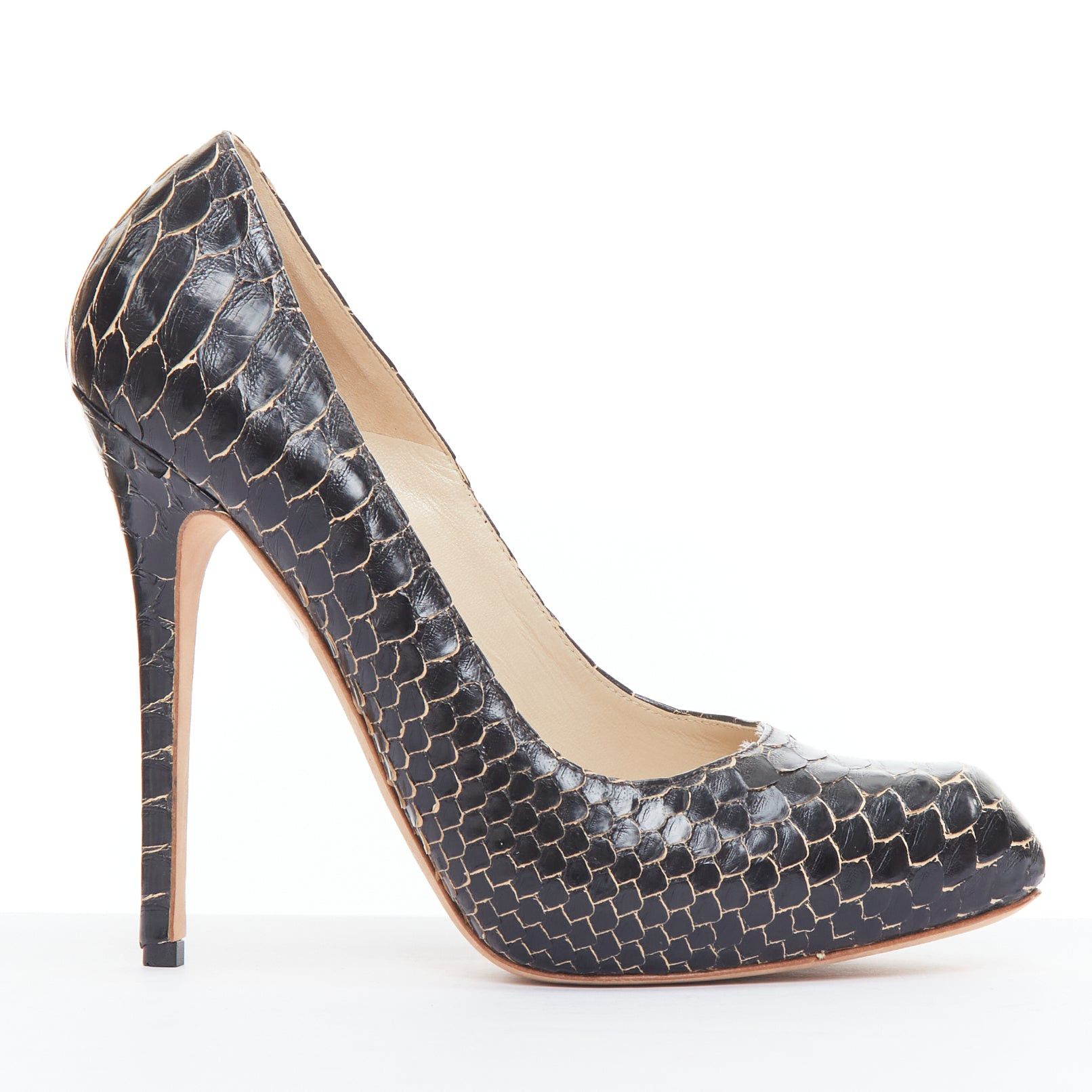 Alexander McQueen ALEXANDER MCQUEEN Vintage black scaled leather pump heels EU39 Size US 9 / IT 39 - 1 Thumbnail