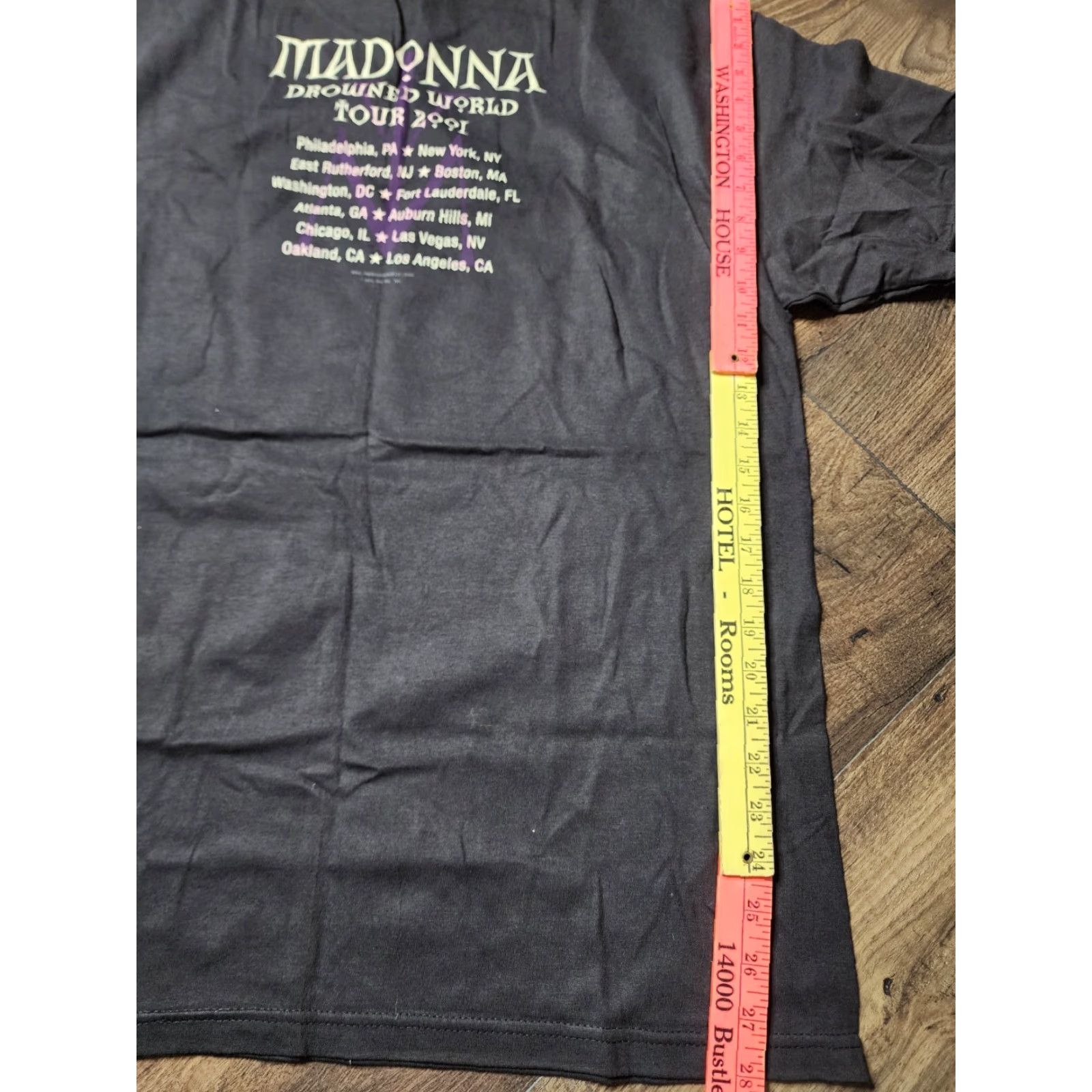 Hanes VINTAGE Hanes Men's L Madonna Drowned World Tour 2001 Concert T-Shirt 90s Pop Rock Black Size US L / EU 52-54 / 3 - 3 Thumbnail