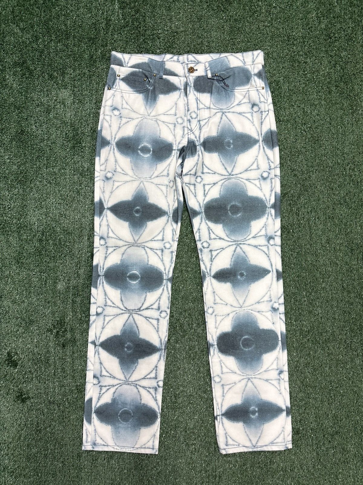 Louis Vuitton Louis Vuitton Monogram Spray Denim Jeans White Blue Size 36 Size US 36 / EU 52 - 1 Thumbnail