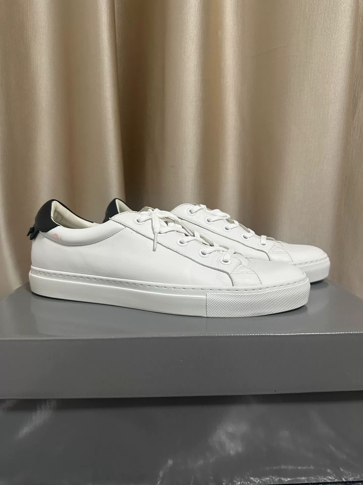 Givenchy Givenchy Black Tail Low-Top Sneakers Size US 12 / EU 45 - 4 Thumbnail