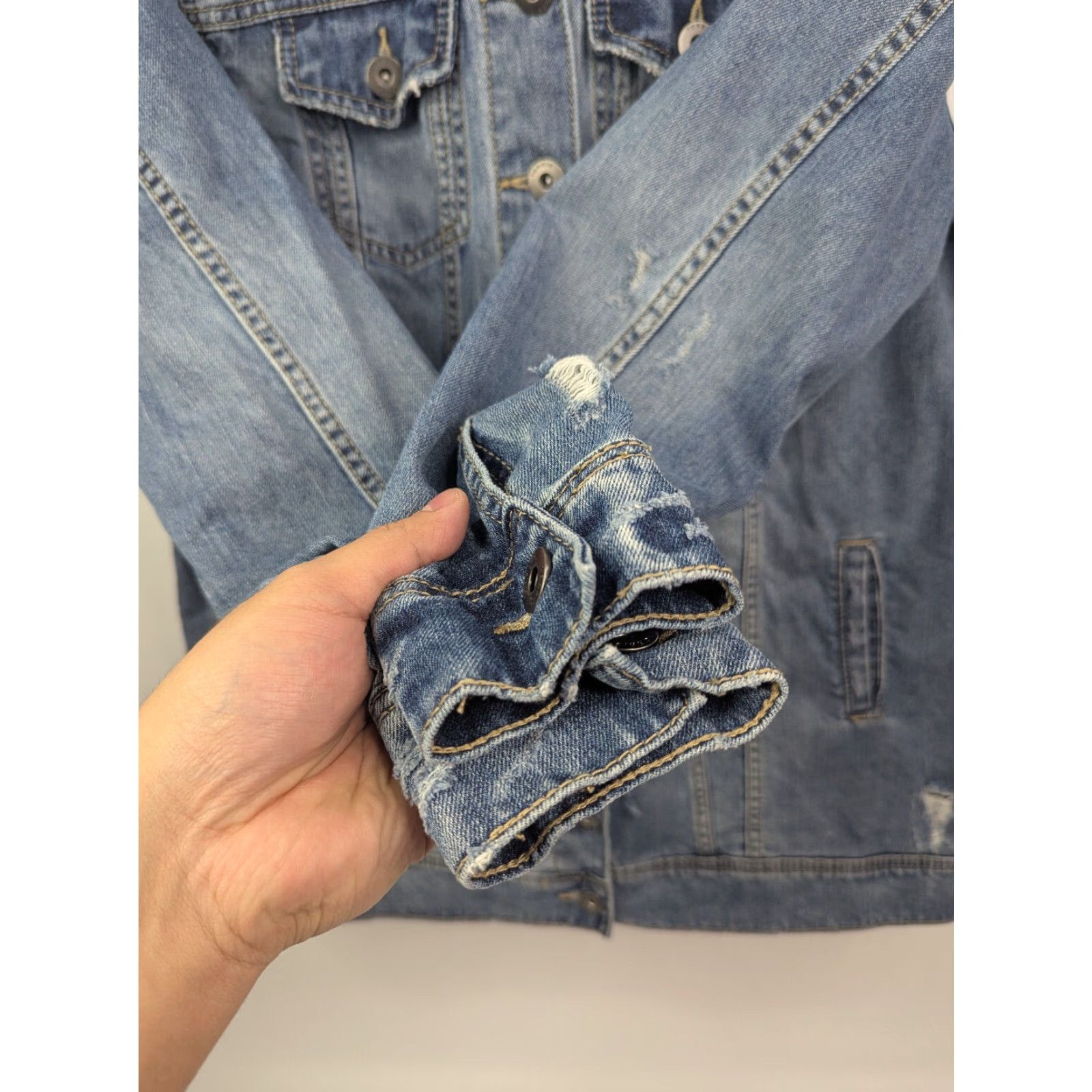 Torrid Torrid Denim Jacket 00 Blue Distressed Medium Wash Trucker Jean Plus Size 24" / US 00 / IT 34 - 3 Thumbnail