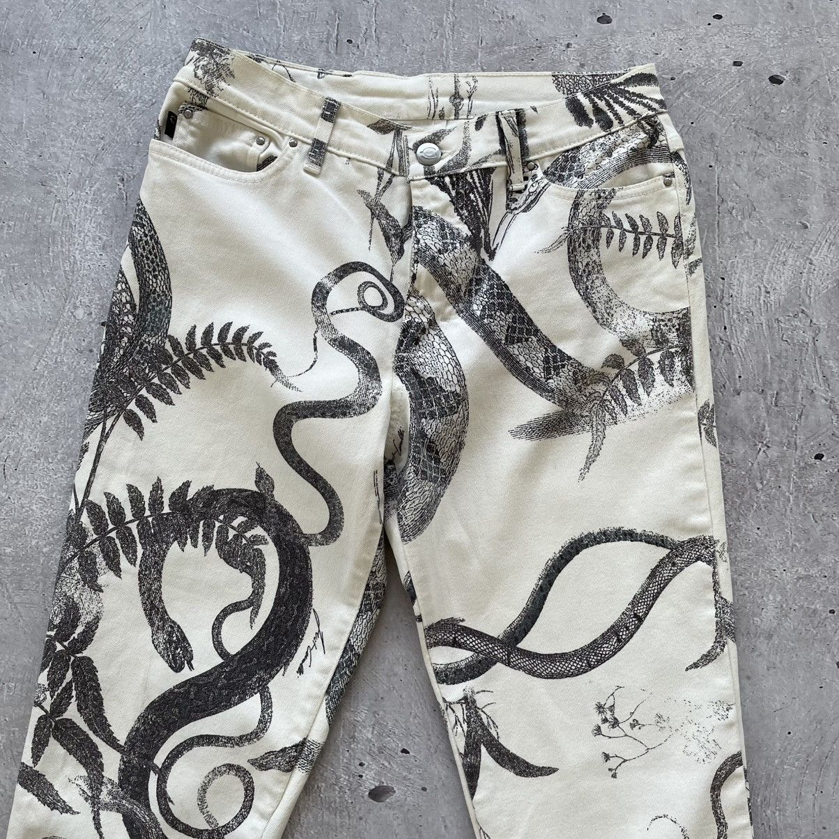 Japanese Brand × Just Cavalli Vintage Just Cavalli Snakes Printed White Jeans 28 size Size 28" / US 6 / IT 42 - 3 Thumbnail