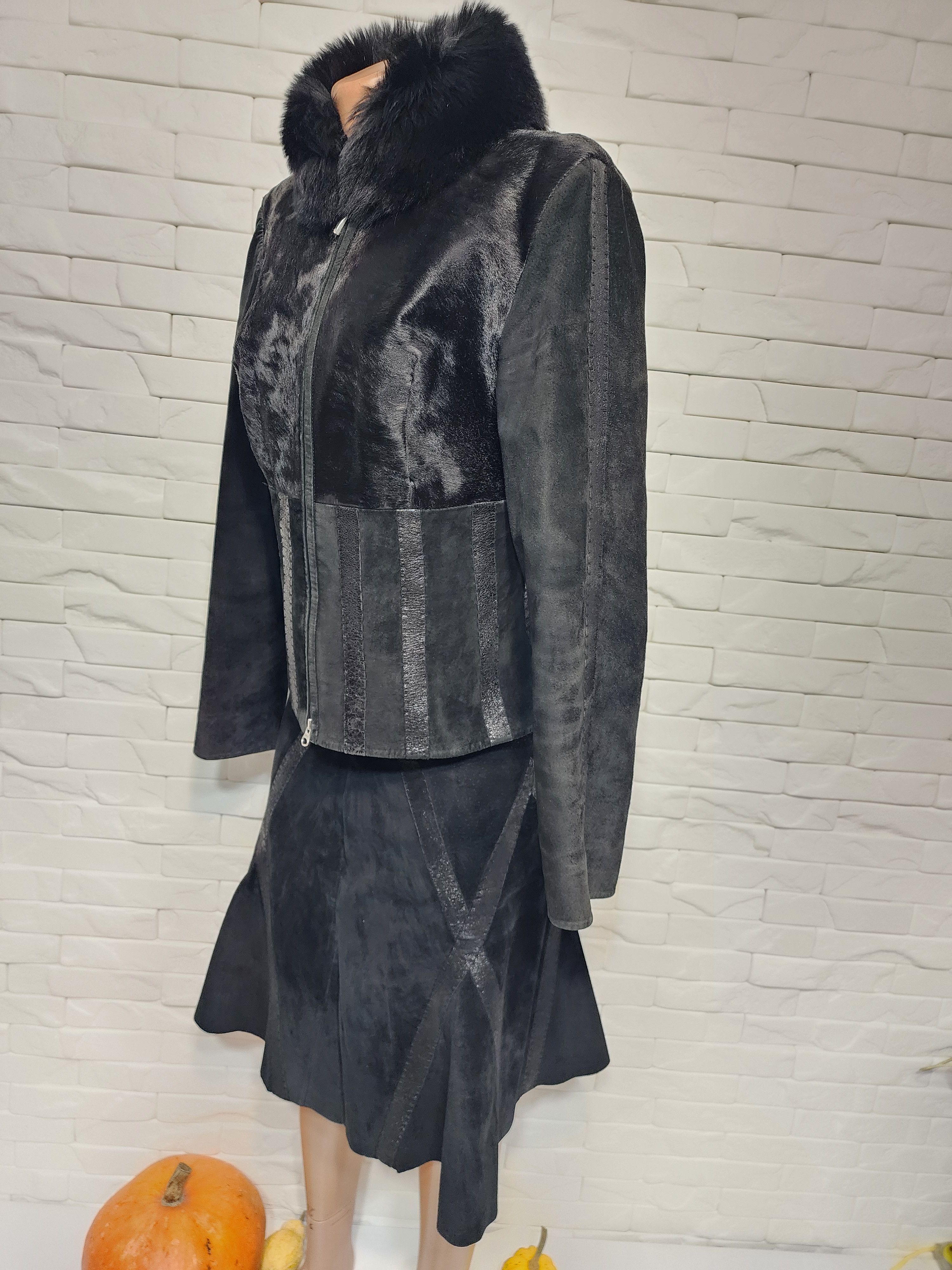 Uniqlo Black Leather Women's Suit: Suede Jacket & Skirt Size M / US 6-8 / IT 42-44 - 3 Thumbnail
