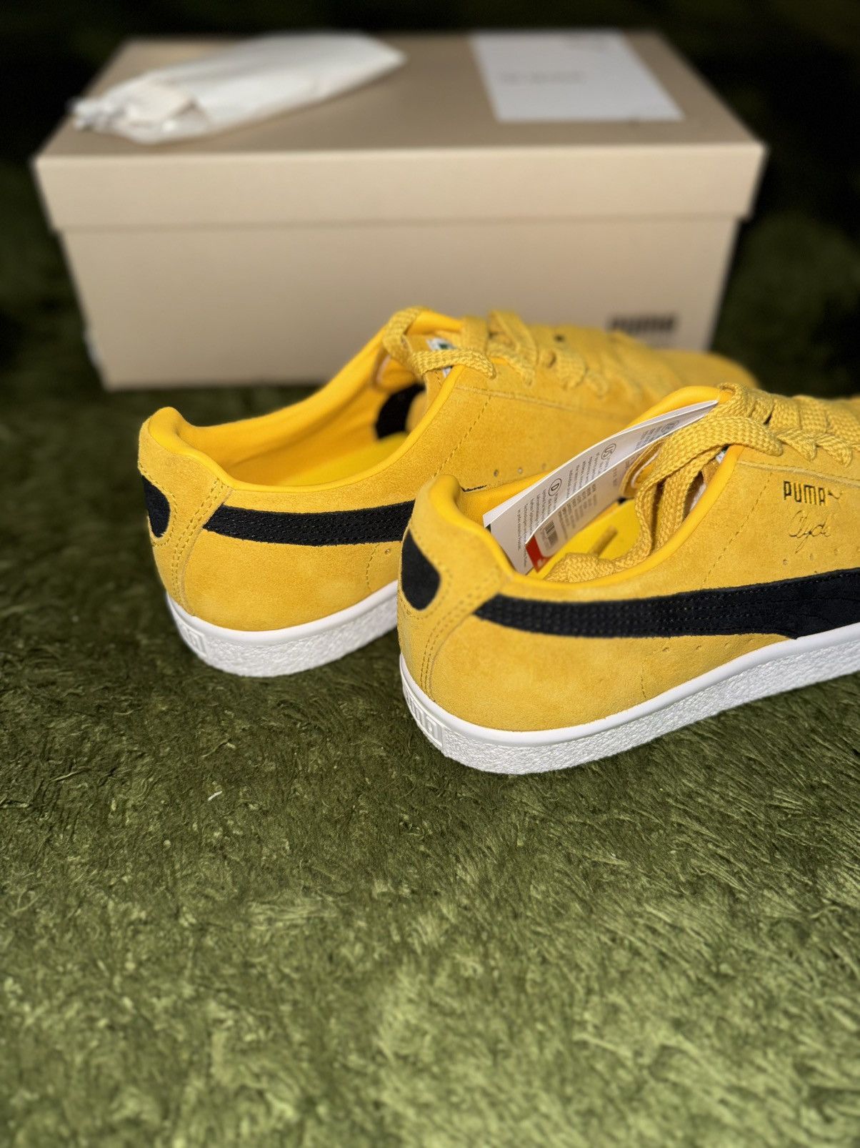 Puma [US 10] Puma Clyde OG Archive Yellow Black Suede Size US 10 / EU 43 - 6 Thumbnail