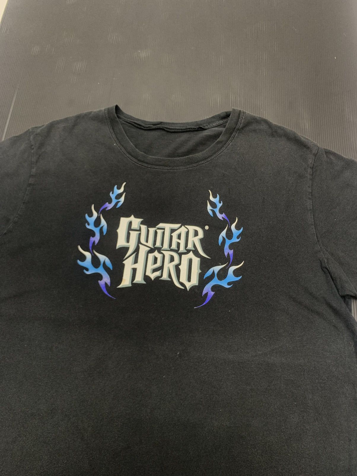 Vintage 2005 Guitar Hero Game Tshirt Size US XL / EU 56 / 4 - 3 Thumbnail