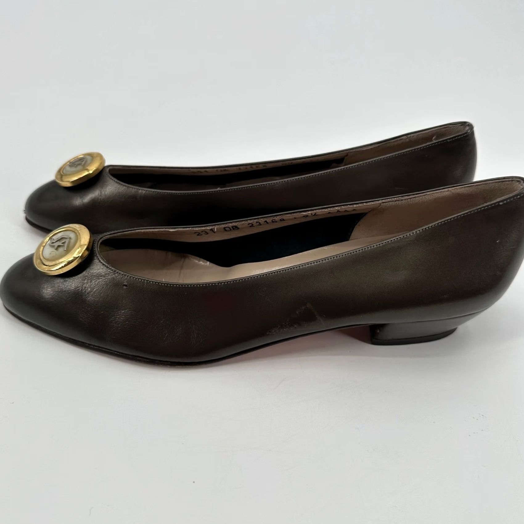 Salvatore Ferragamo VINTAGE Salvatore Ferragamo Leather Heels Women's 7.5 Dark Brown Gancini Buckle Pump AAAA Leather Slip On Pointed Toe Black? Size US 8 / IT 38 - 3 Thumbnail