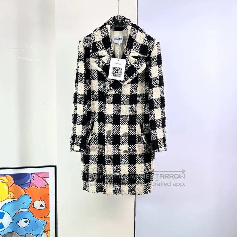 Chanel Chanel Black and white plaid tweed long coat Size S / US 4 / IT 40 - 1 Thumbnail